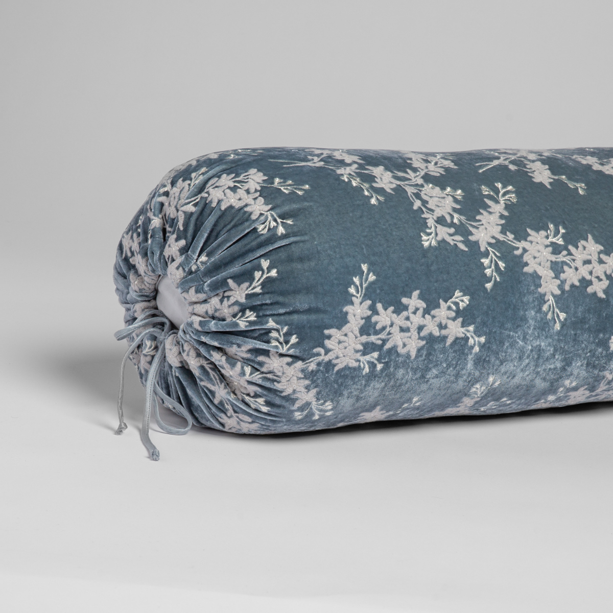 Lynette Throw Pillow - Soft Decorative Cushion for Sofa, Bed & Home Decor - Perfect for Living Room, Bedroom & Cozy Spaces