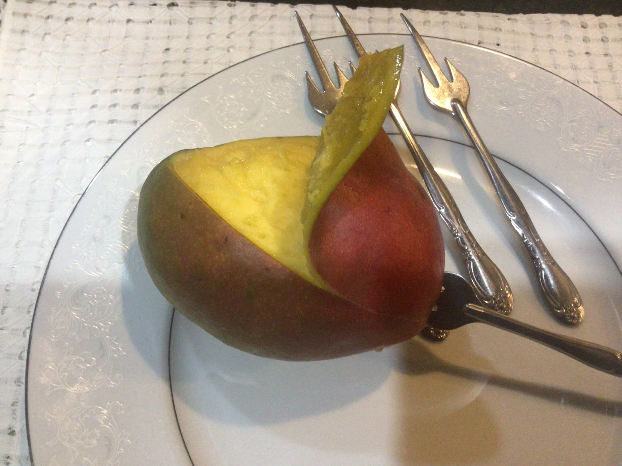 Premium Mango Forks Set of 4 - Stainless Steel Fruit Forks for Desserts, Parties & Picnics - Perfect for Mango Lovers, BBQ Gatherings & Summer Entertaining
