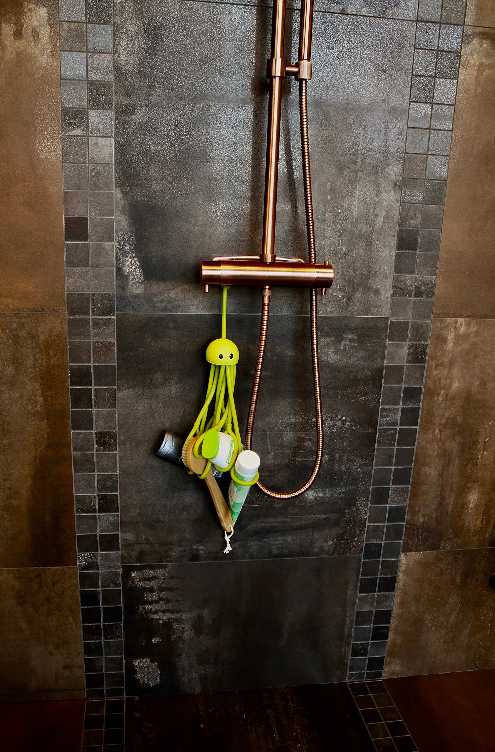 Formverkert Octopus Shower Caddy (Green) - 9-Slot Bath Organizer for Shampoo, Conditioner, Soap & Razors | Universal Size Fit | Swedish-Design Fun Bathroom Storage | Perfect for Small Showers & Kids' Bath Toy Organization