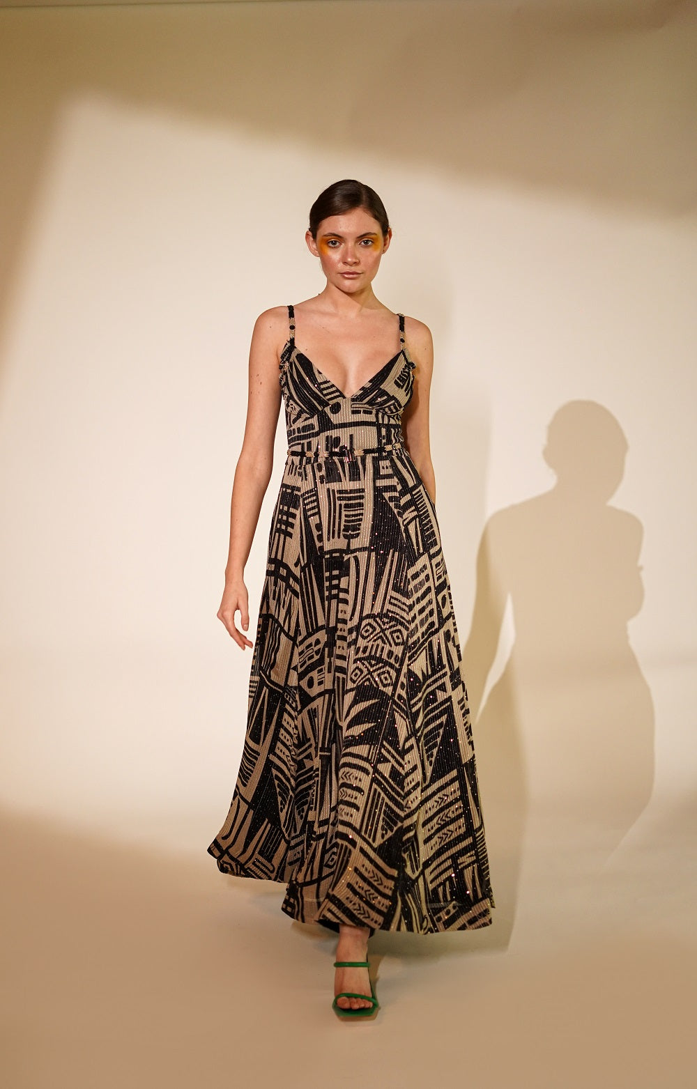 Elegant White Abstract Print Dress for Women - Perfect for Casual Outings, Parties & Summer Vacations