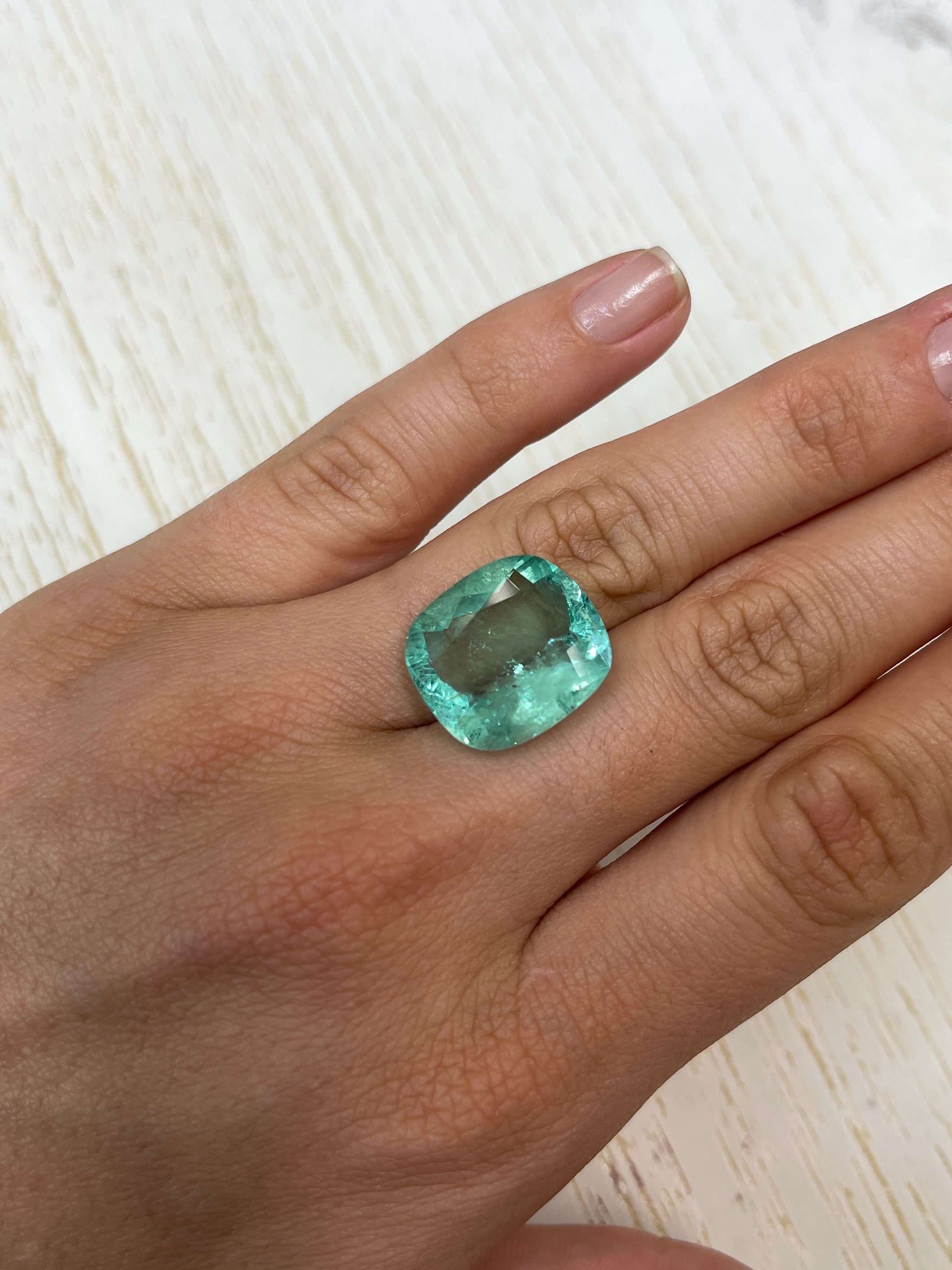 19.41 Carat Natural Colombian Emerald - Cushion Cut Loose Gemstone (19x17mm, VS Clarity, Pastel Green) for Jewelry Making, Engagement Rings & Luxury Gifts