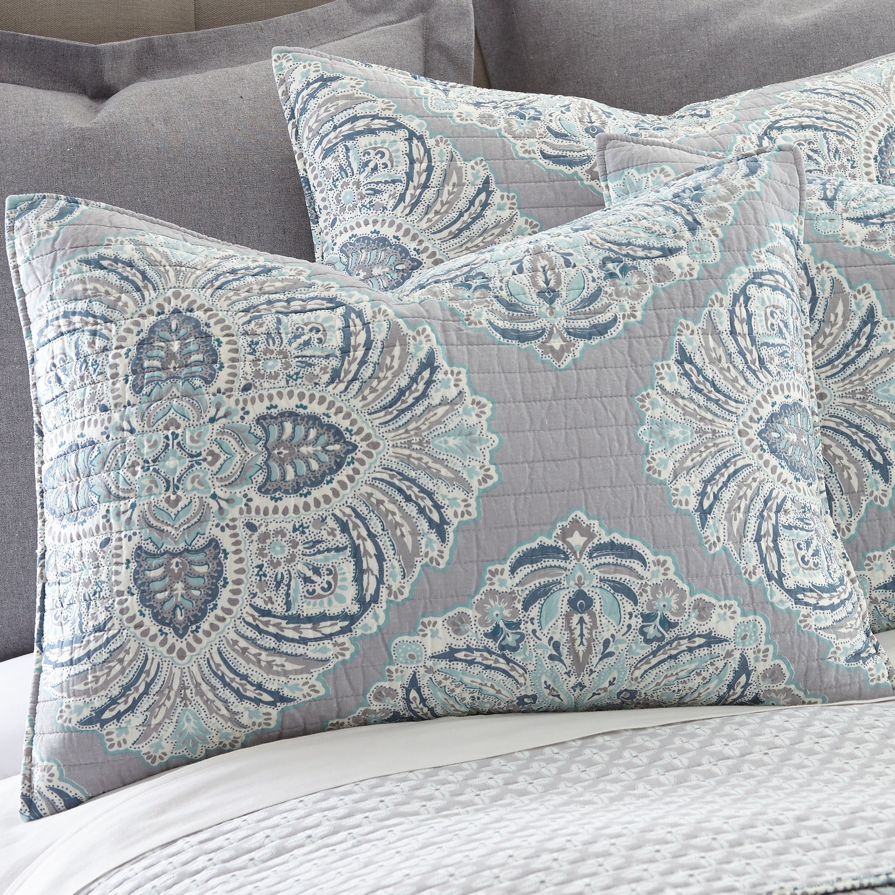 Tania Quilt - Soft & Cozy Bedding Set for All Seasons | Perfect for Home, Dorm, or Guest Room Comfort