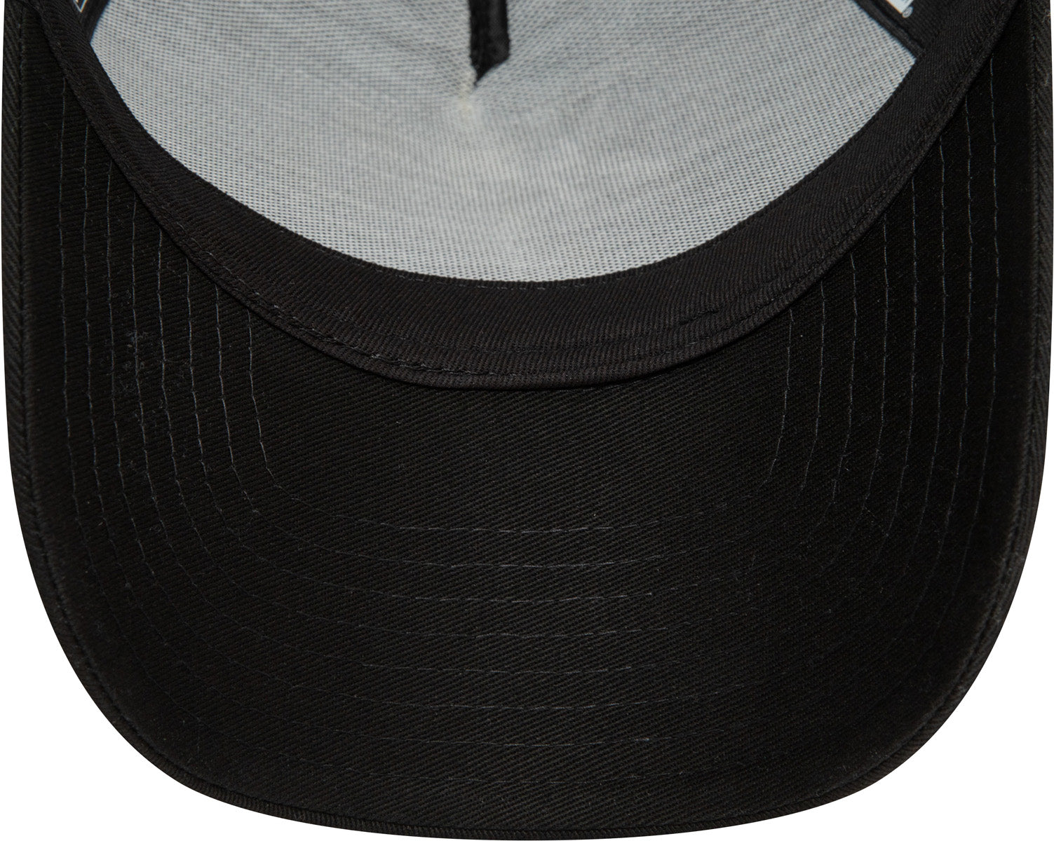 Chicago Bulls New Era NBA Team Logo Black Trucker Cap - Adjustable Snapback Hat for Men & Women - Perfect for Basketball Games, Sports Events & Streetwear Fashion