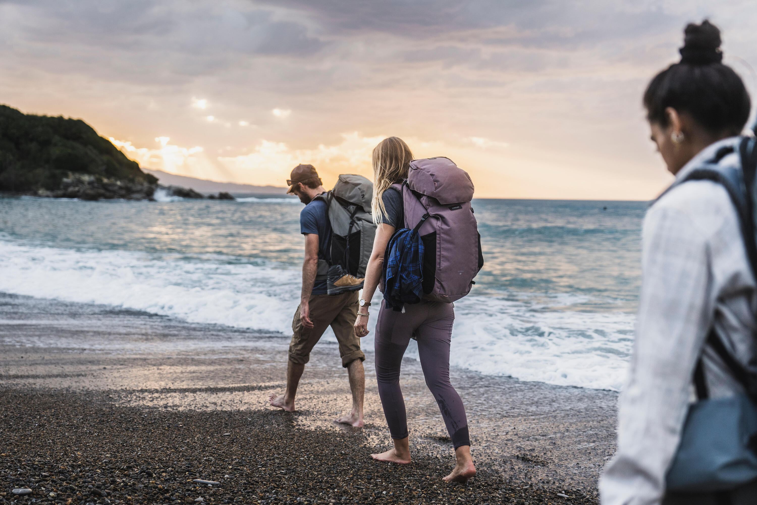 Forclaz Women's Travel 900 60+6L Lightweight Hiking Backpack - Perfect for Camping, Trekking & Outdoor Adventures