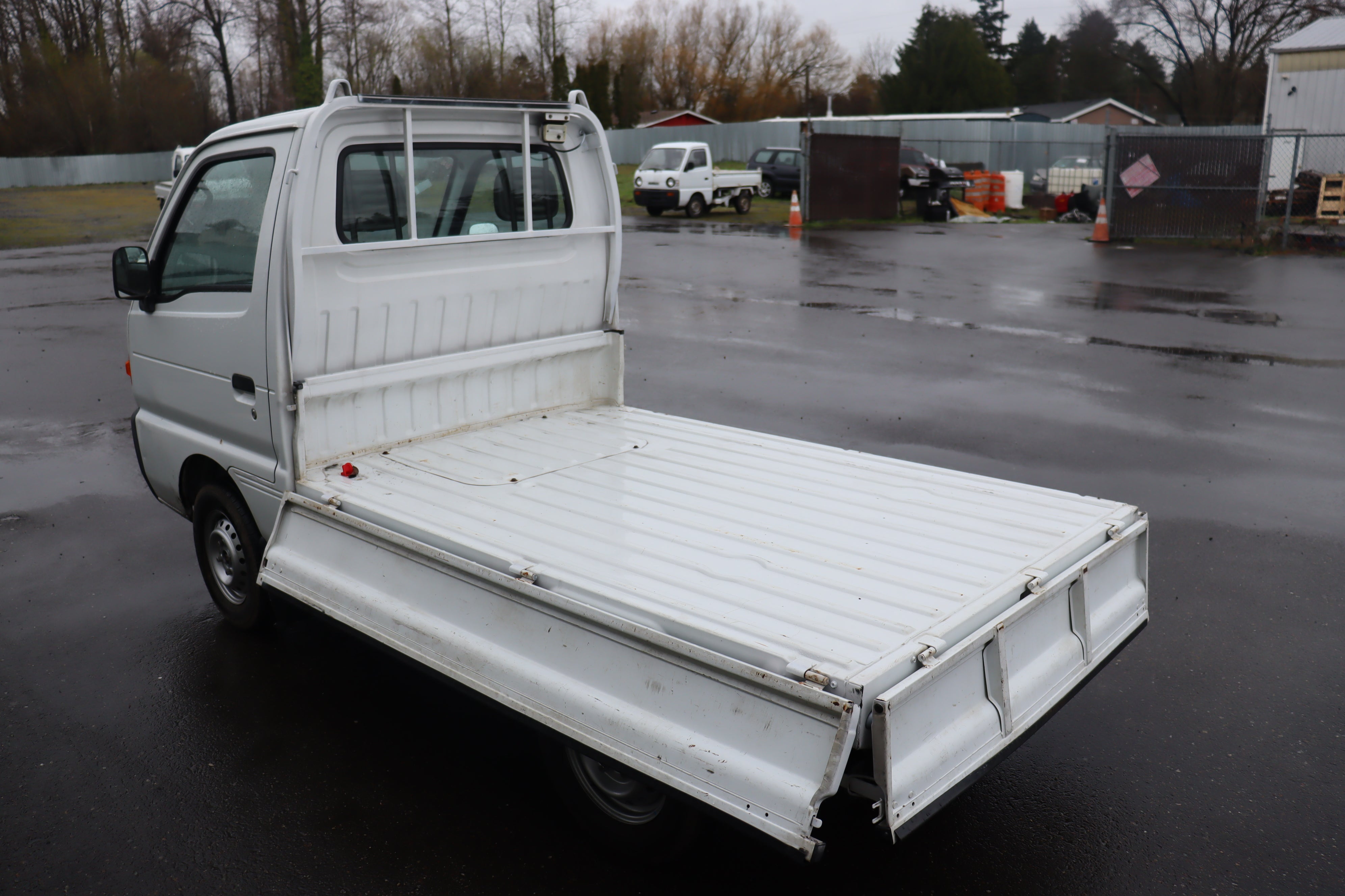 1998 Suzuki Carry Kei Truck JDM V DD51T 4WD Mini Pickup - Perfect for Urban Delivery, Off-Road Adventures & Vintage Car Collectors