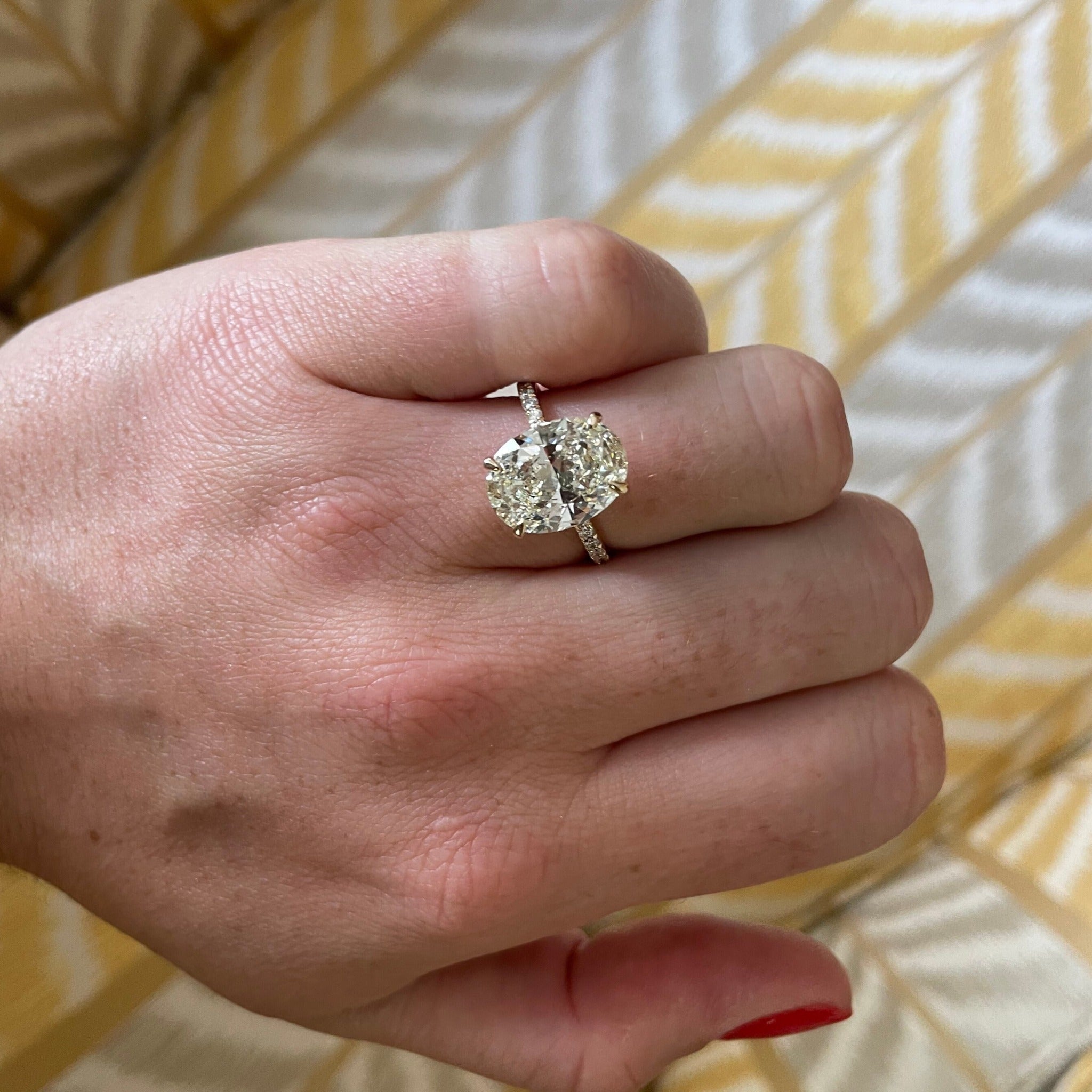 4.75ct Oval Cut Diamond Solitaire Engagement Ring in 14K Yellow Gold with Pavé Band - Perfect for Proposals, Anniversaries & Bridal Jewelry