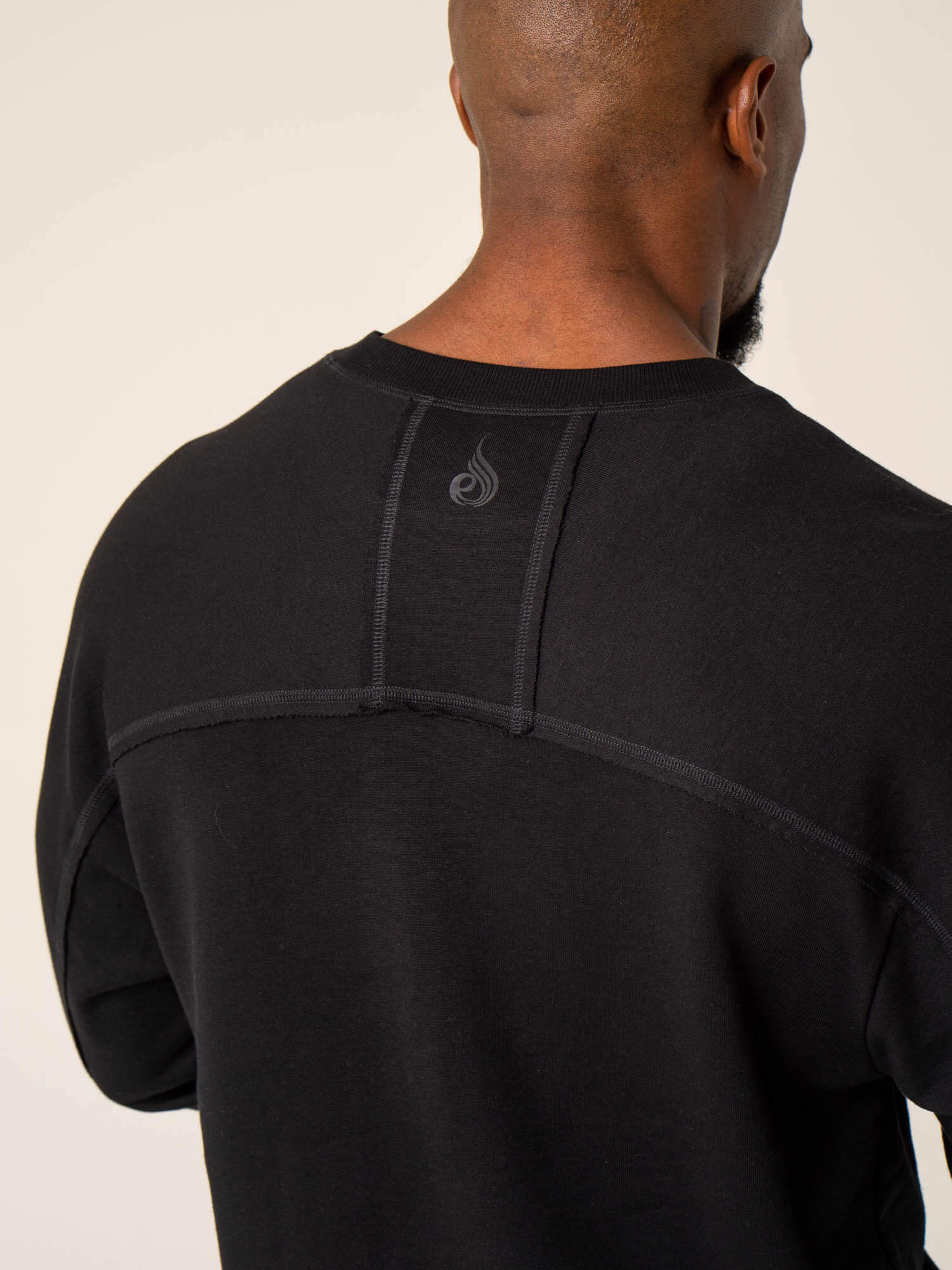 Dynamic Pullover Jumper - Black | Stylish & Comfortable Sweater for Men & Women | Perfect for Casual Wear, Outdoor Activities & Layering