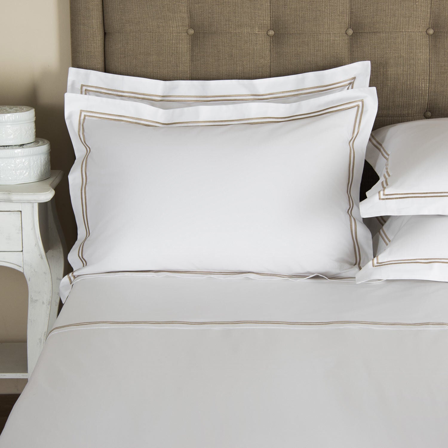 Frette Hotel Classic Sham Standard Pillowcase Set - White & Khaki - Luxury Bedding for Hotels & Home Decor