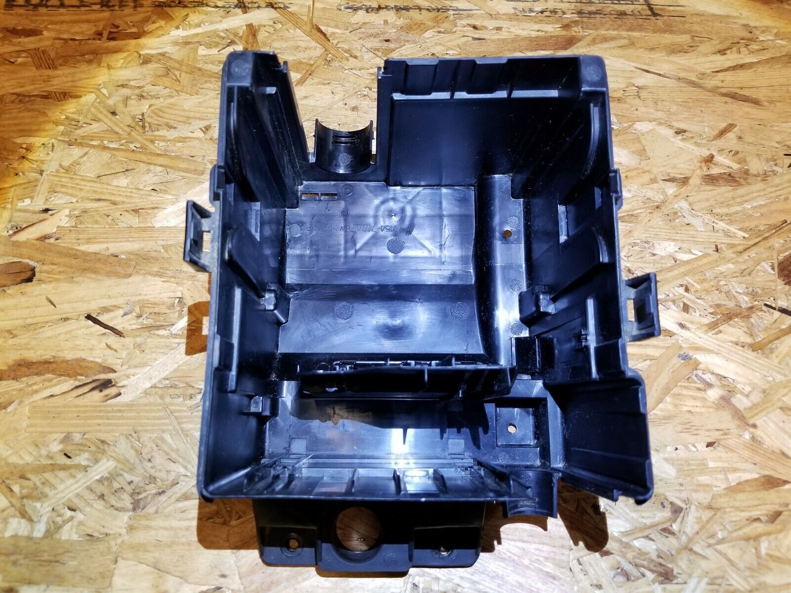 04-07 Infiniti QX56 Fuse Relay Junction Box Housing Holder Tray - OEM Replacement Part for Electrical System - Perfect for Car Maintenance & Repair