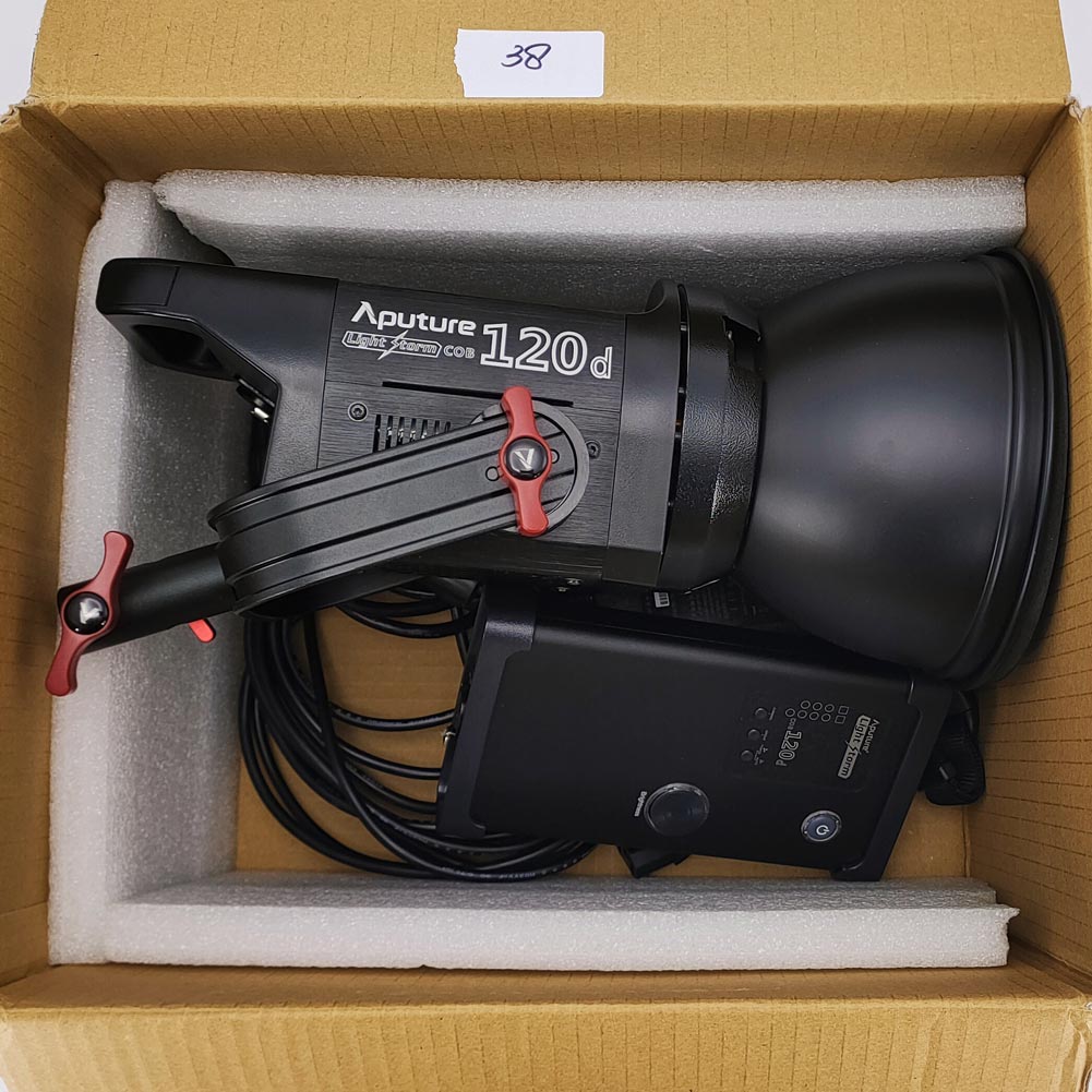 Aputure LS C120d 6000K Daylight LED Video Light - 96+ CRI Studio Lighting for Filmmaking, Photography & YouTube Videos (Demo Stock) - Perfect for Indoor/Outdoor Shooting, Live Streaming & Content Creation