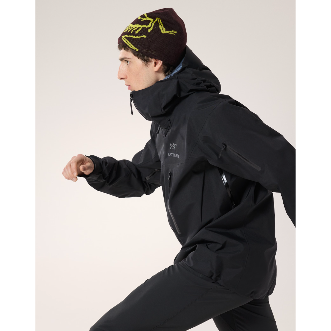 Arc'teryx Men's Alpha SV Jacket - Waterproof & Breathable Gore-Tex Shell for Hiking, Skiing & Outdoor Adventures