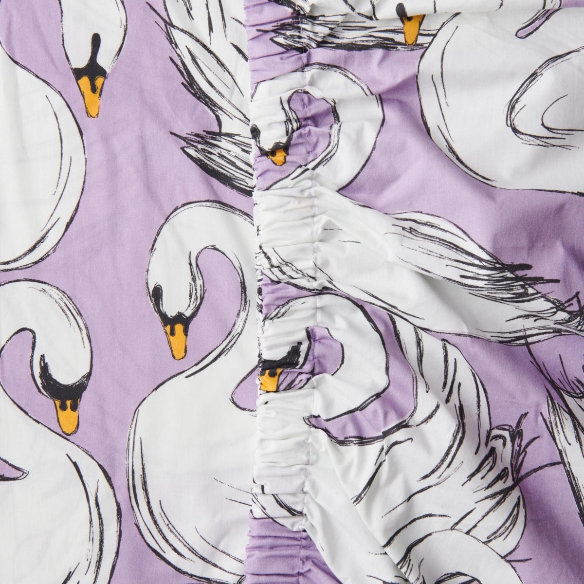 Premium Organic Cotton Fitted Sheet - Swan Lake Design - Queen Size Bed Sheet Set - Hypoallergenic & Breathable - Perfect for Master Bedroom, Guest Room & Nursery