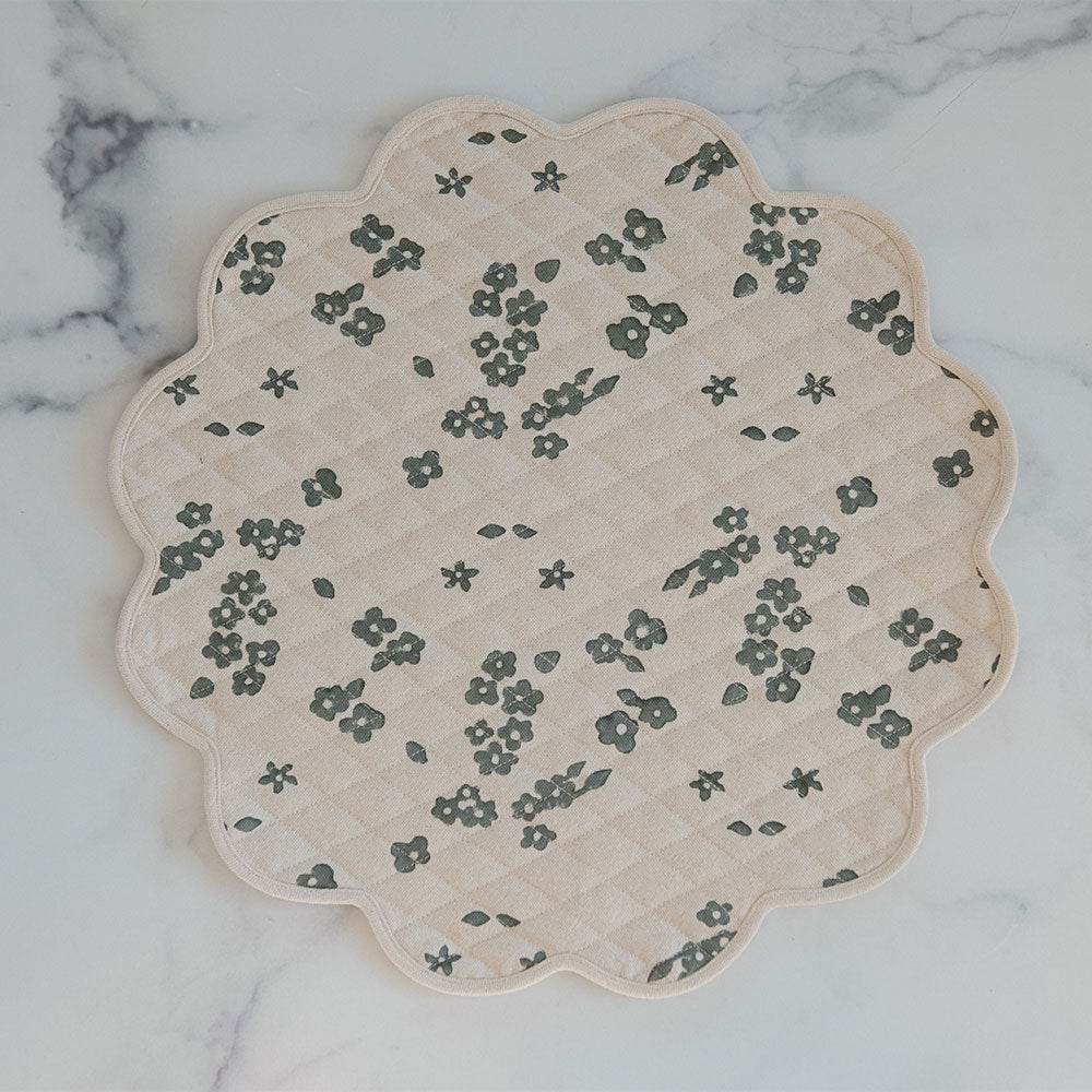 Quilted Scallop Posy Placemat Set of 4 - Floral Embroidered Table Mats for Dining Room Decor, Kitchen Table Setting & Home Entertaining - Elegant Cotton Placemats for Everyday Use and Special Occasions