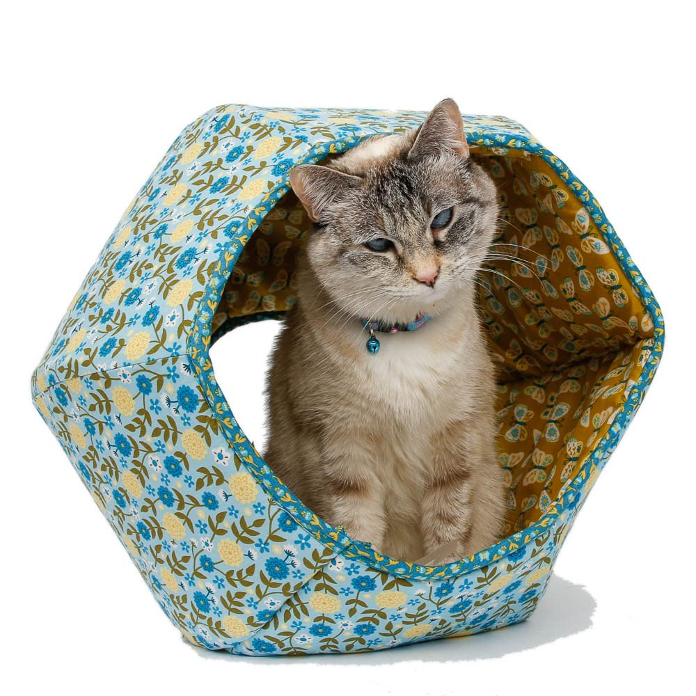 Cozy Cat Ball Bed for Indoor Cats - Soft Blue Flower Design - Perfect for Napping, Lounging & Playtime