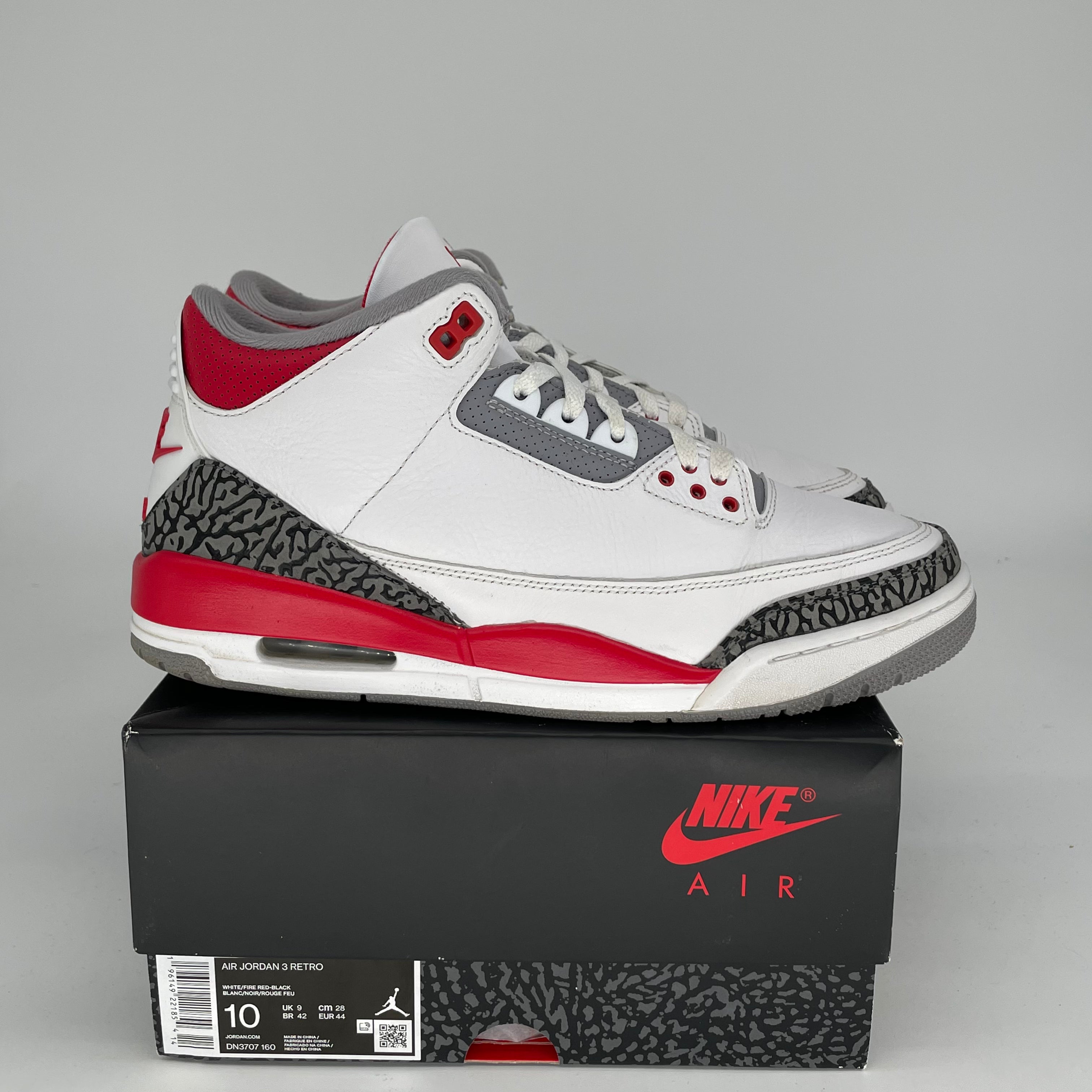 AIR JORDAN 3 Retro Fire Red Sneakers - Men's Size 10 & Women's Size 11.5W (DN3707-160) - Basketball Shoes for Streetwear & Casual Outfits