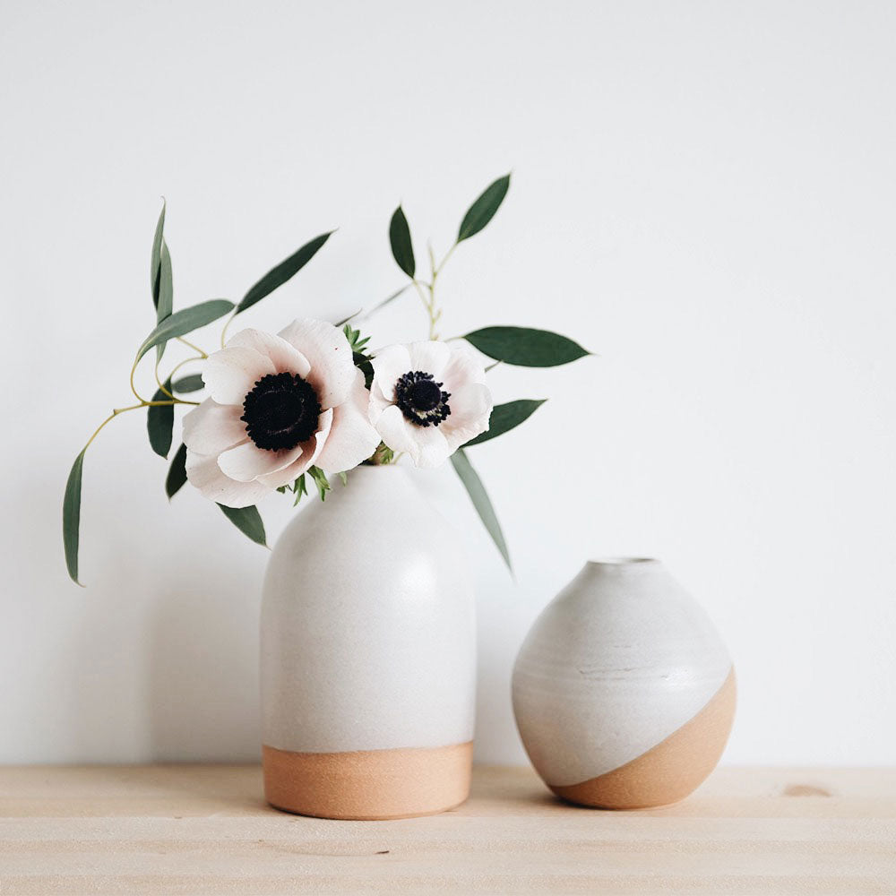 Elegant Ceramic Bud Vase with Natural Light Filtering - Perfect for Home Decor, Wedding Centerpieces & Floral Arrangements