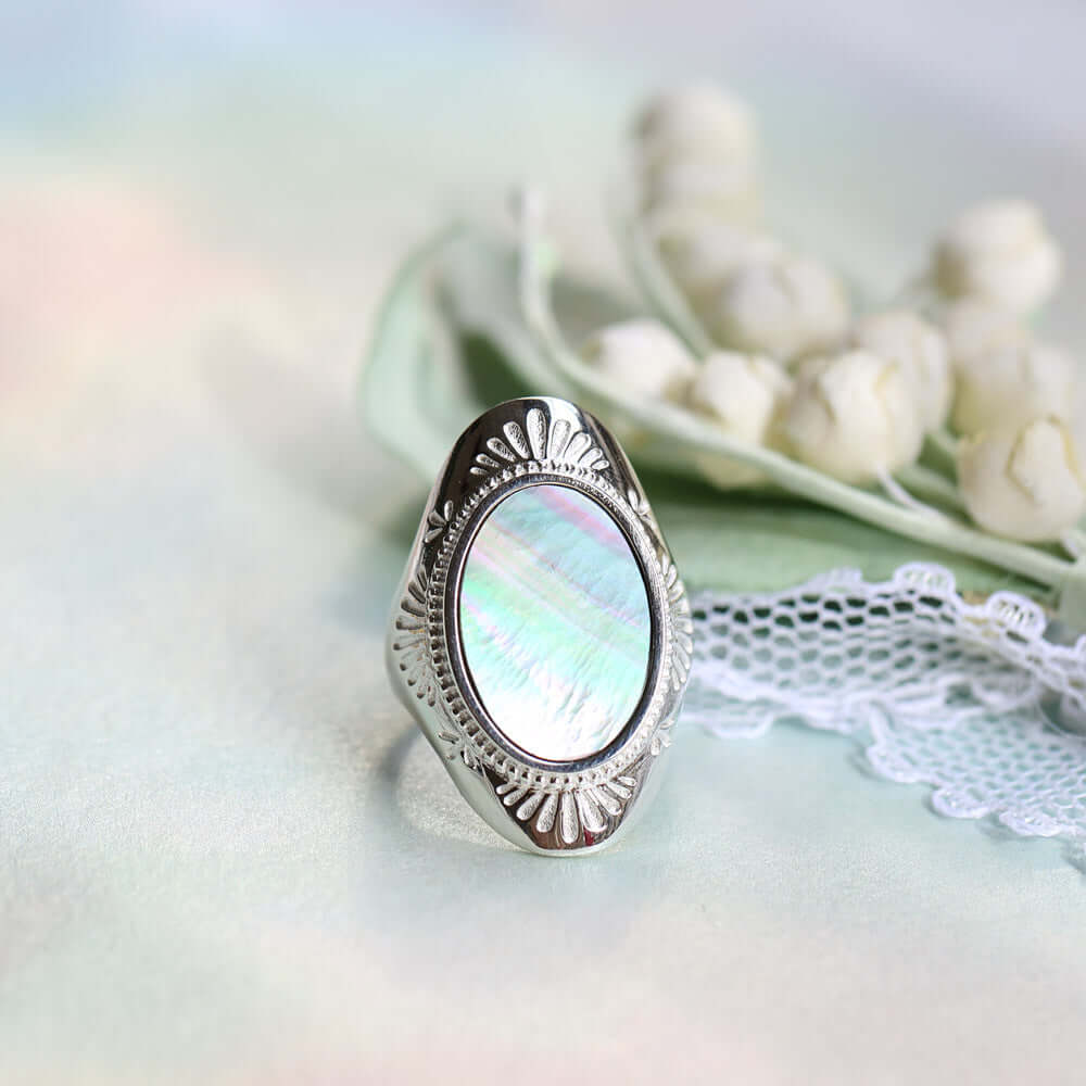 Vintage Retro Paua Abalone Shell Black Mother of Pearl Statement Ring | HJ289 | Perfect for Boho Fashion, Beach Weddings & Unique Gift Giving