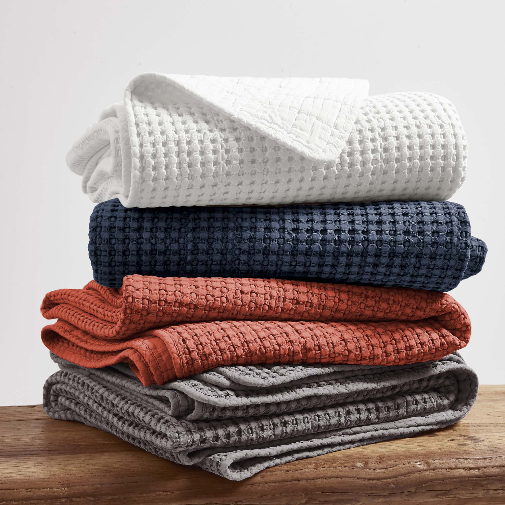 Soft Mills Waffle Quilted Throw Blanket - Cozy & Warm Bedding for Couch, Sofa, and Bed - Perfect for Winter Nights, Movie Time & Home Decor