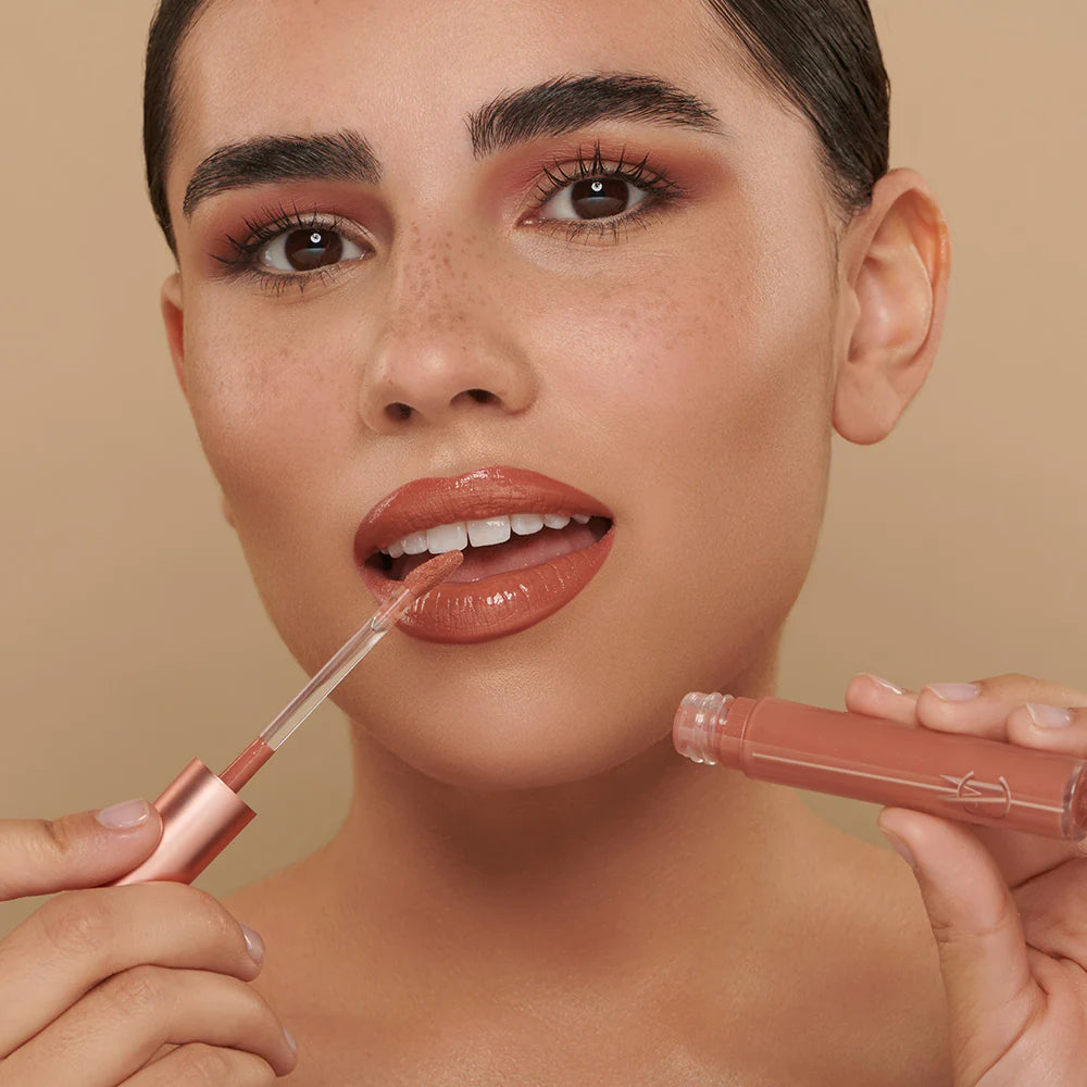 Anna Marti Cosmetics Velvet Lip Gloss - Hydrating Matte Liquid Lipstick, Long Lasting & Non-Sticky, Vegan & Cruelty Free (Perfect for Date Night, Parties & Everyday Wear)
