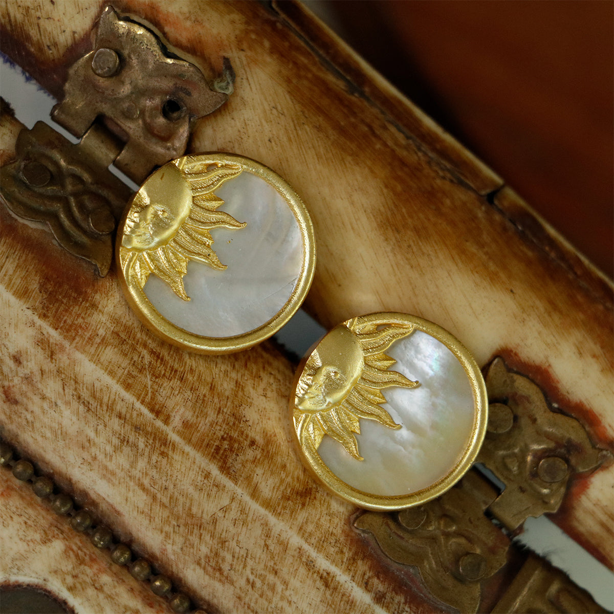 Magic of the Sun Pendant Necklace and Stud Earrings Set - Solar Energy Jewelry for Women - Perfect for Everyday Wear, Parties & Special Occasions