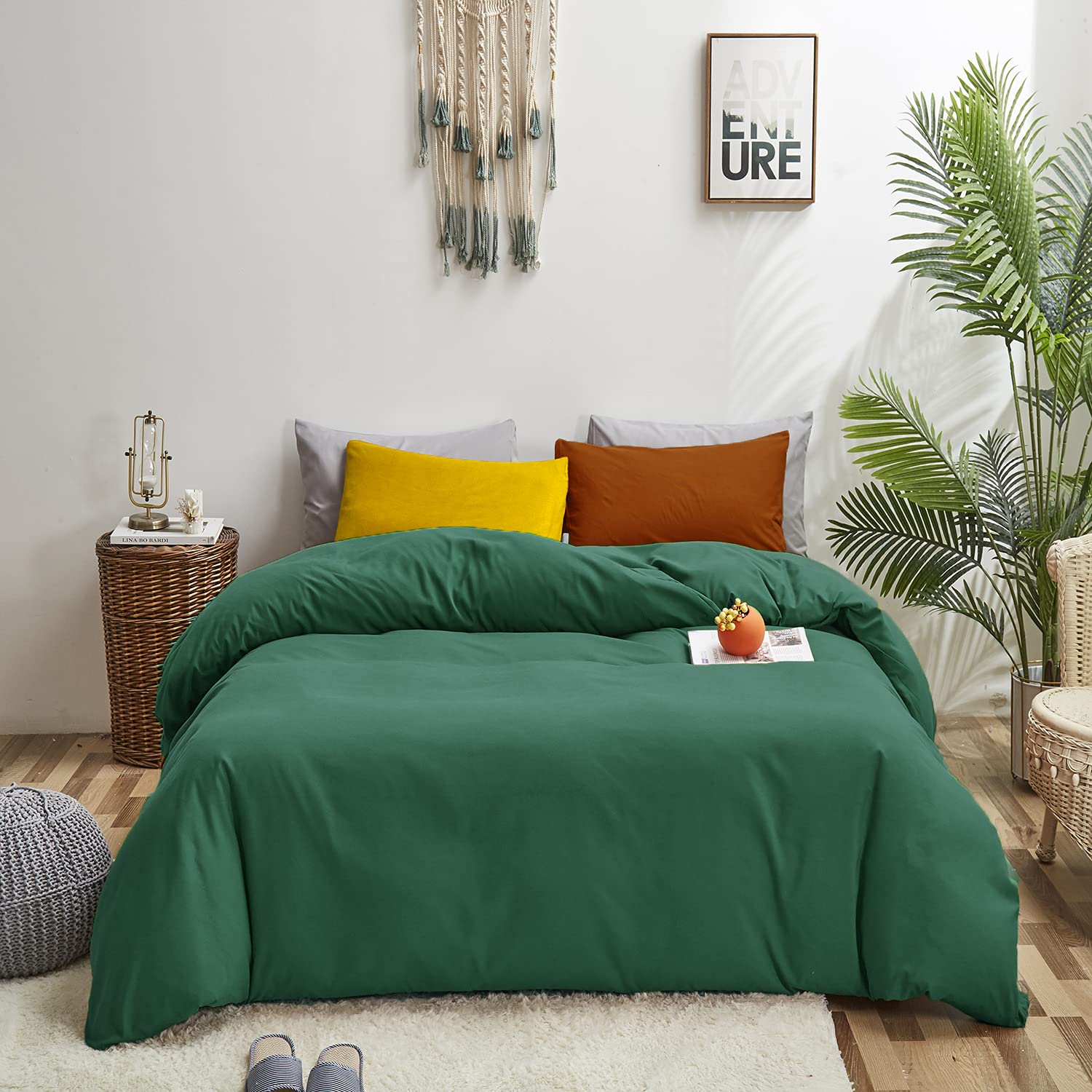 Luxlovery Queen Emerald Green Comforter Set - Dark Green Cotton Bedding, Modern Solid Forest Green Quilted Blanket, Ultra Soft & Breathable - Includes 1 Comforter + 2 Yellow/Caramel Pillowcases - Perfect for Master Bedroom, Guest Room & Cozy Winter Nights