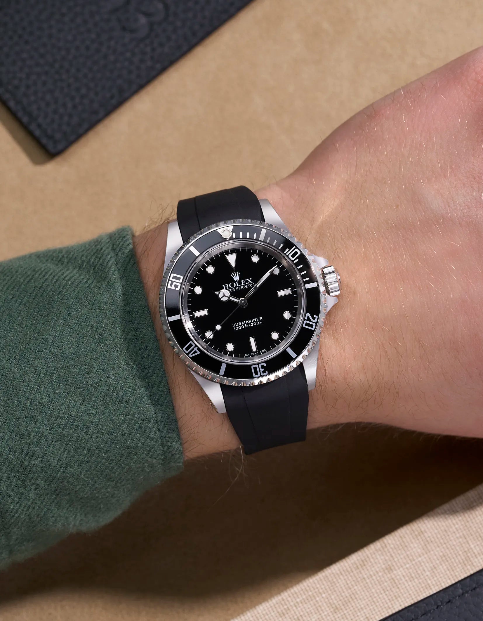 High-Quality FKM Rubber Watch Band with Original Clasp - Compatible with Rolex Submariner 16610 & 14060 Models | Durable, Waterproof Replacement Strap for Diving, Swimming & Outdoor Activities