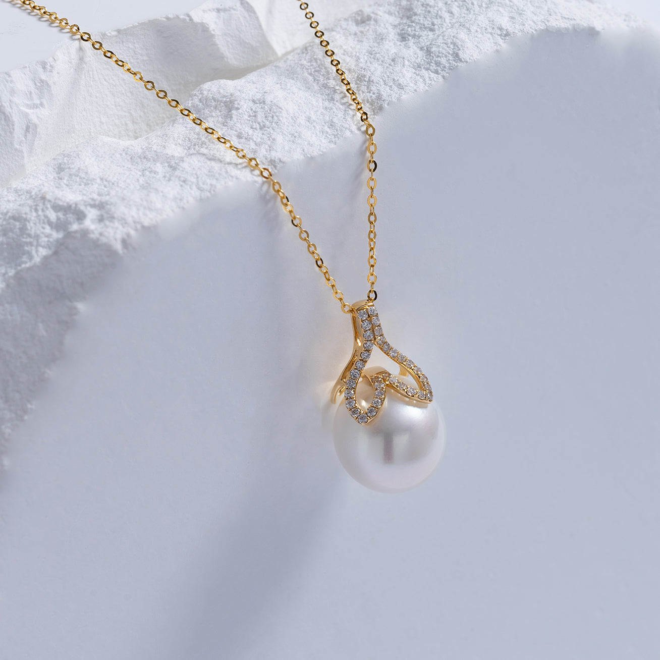 18K Solid Gold Australian White Diamond & Saltwater Pearl Necklace KN00134 - Elegant Jewelry for Weddings, Parties & Special Occasions