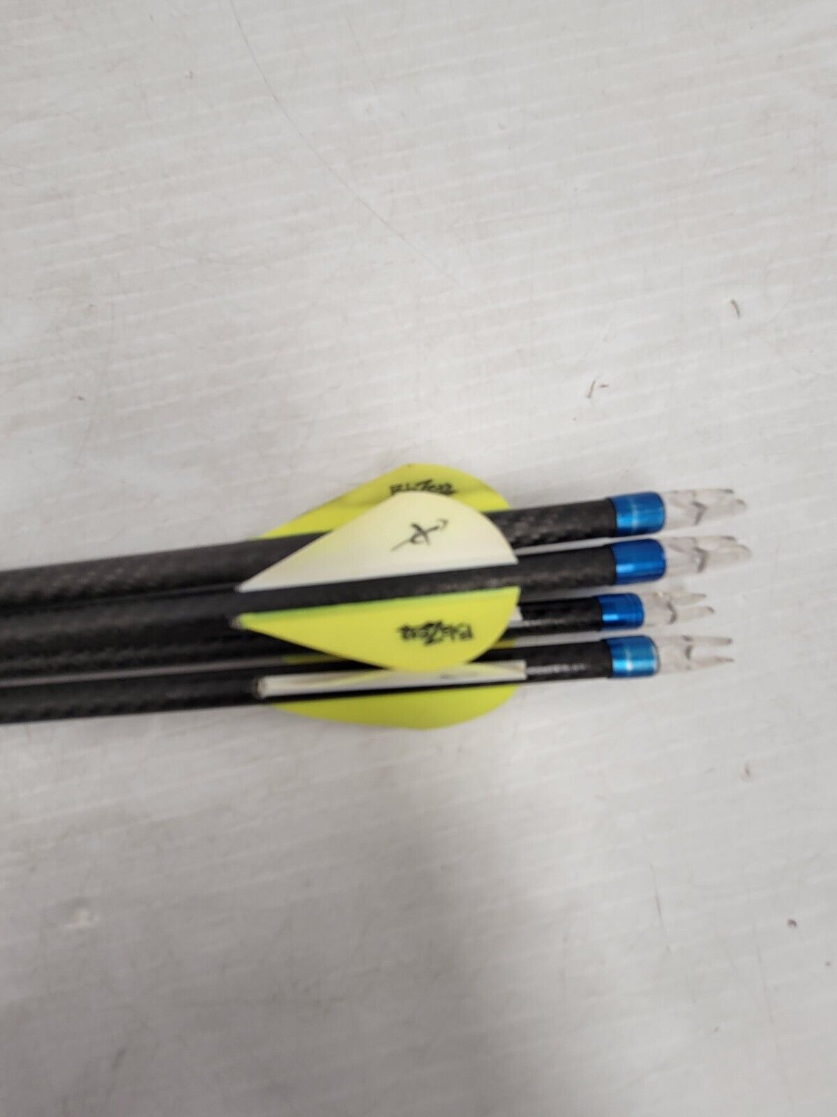 Maxima 17 Bow Arrows - High Performance Carbon Arrows for Hunting & Target Practice | Perfect for Outdoor Archery & Competitive Shooting