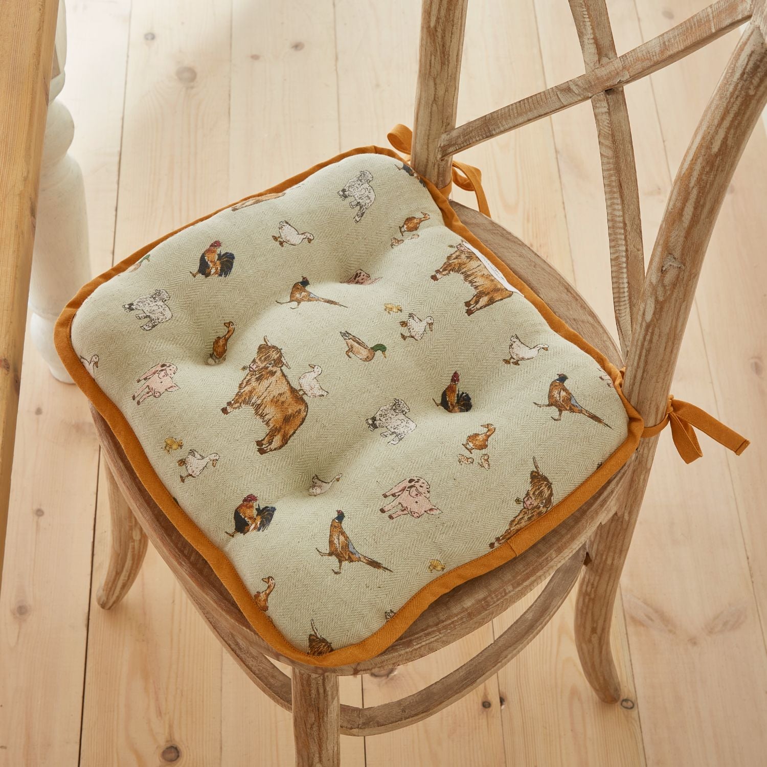 Buttercup Farm Seat Pad - Soft & Comfortable Cushion for Chairs, Stools & Benches - Perfect for Home, Office, Garden & Outdoor Use