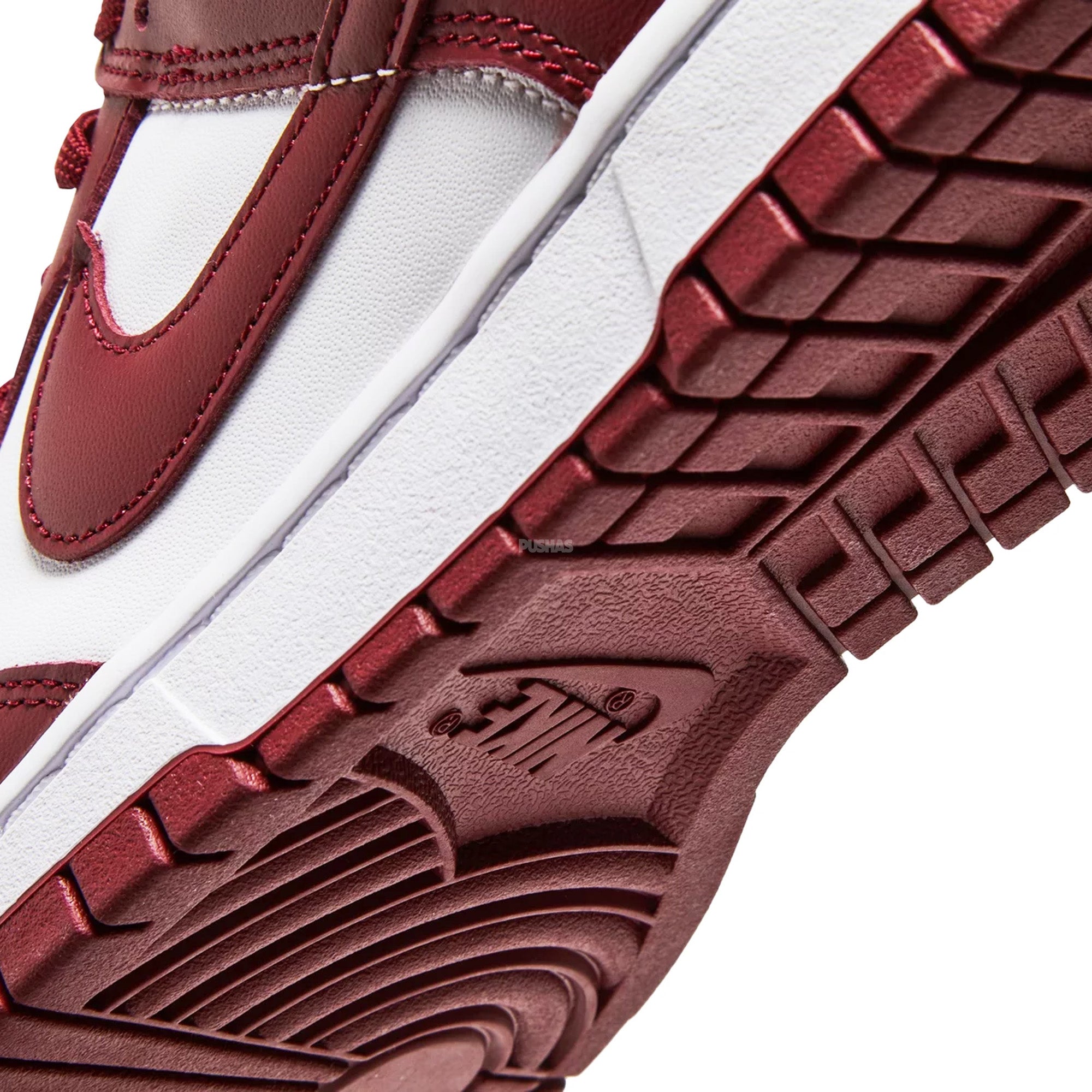 Nike Dunk Low 'Team Red' Sneakers (2022) - Men's Basketball Shoes for Casual Wear & Street Style
