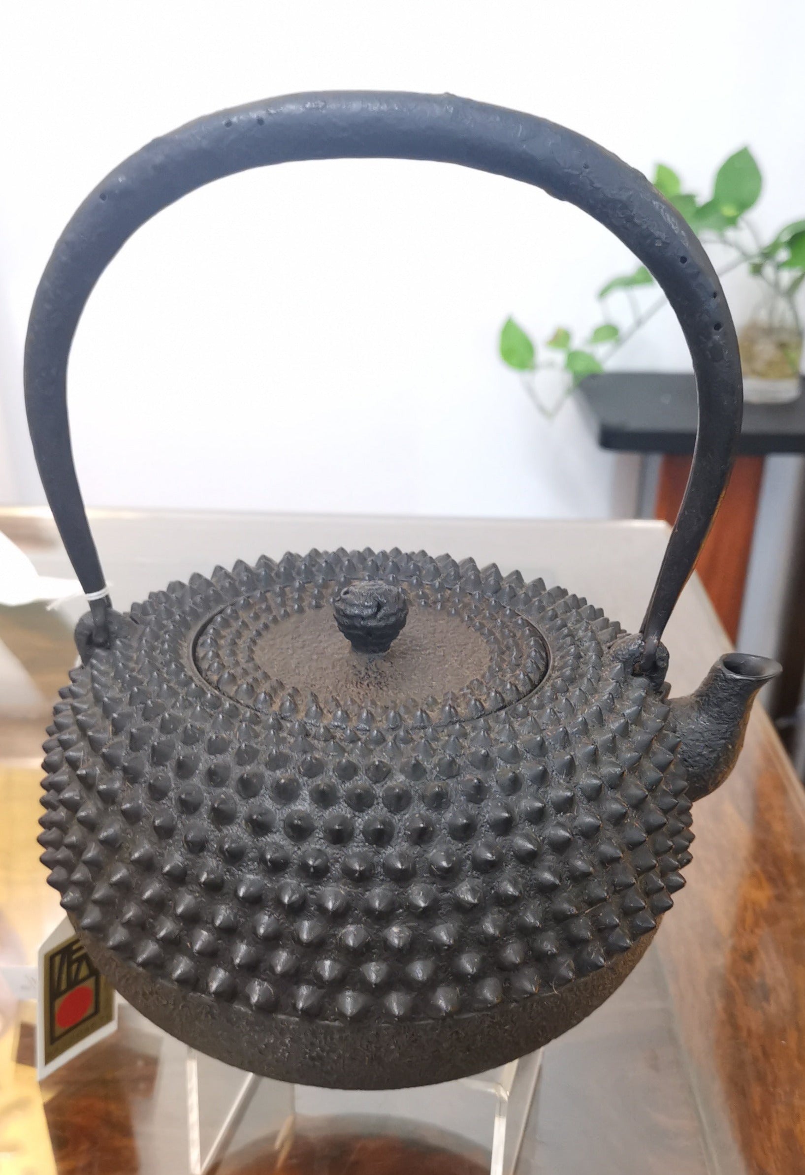 Authentic Japanese Nanbu Satetsu Tetsubin Iron Teapot - Koizumi Nizaemon 10th Gen Ōarare Mon Ubaguchi Maru Gata Cast Iron Kettle with Gift Box - Perfect for Tea Ceremonies & Home Brewing