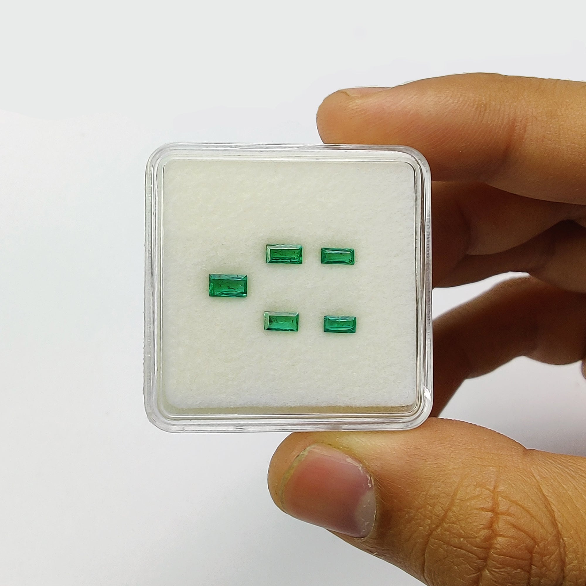 Natural Untreated Green Emerald Gemstone Set - 0.85cts Cushion Cut (4x2mm & 5x3mm) 5-Piece Collection for Jewelry Making, Engagement Rings & Luxury Gifts