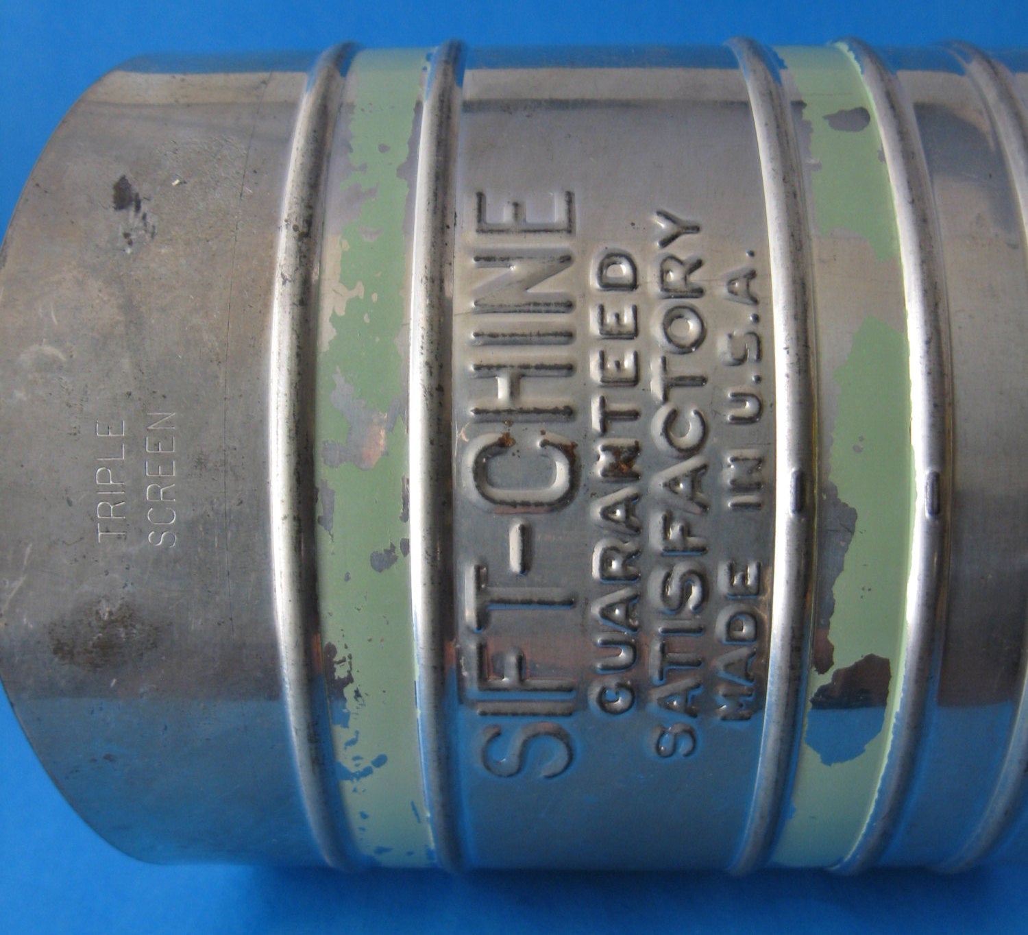 Vintage 1940s Green Tin Flour Sifter - Triple Layer Kitchen Strainer for Baking | Perfect for Sifting Flour, Sugar & Powdered Ingredients in Home Bakeries & Professional Kitchens