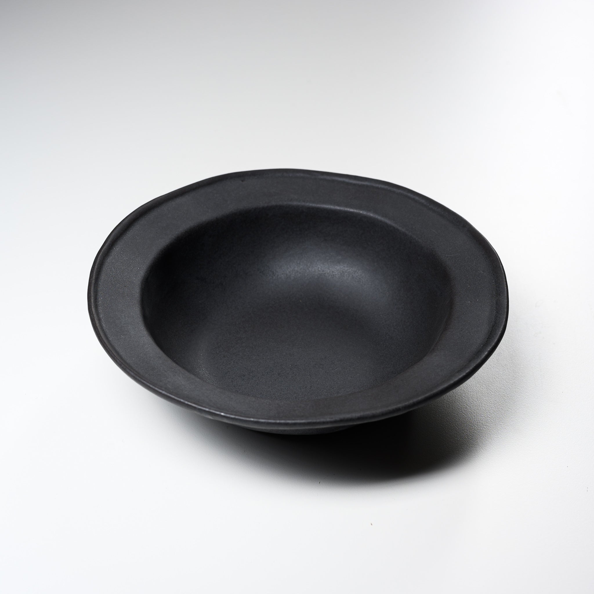 Premium Wakasama Kiln Soup Rim Bowl - 20 cm Ceramic Rice Bowl with Two Color Options - Perfect for Asian Cuisine, Ramen, and Home Dining
