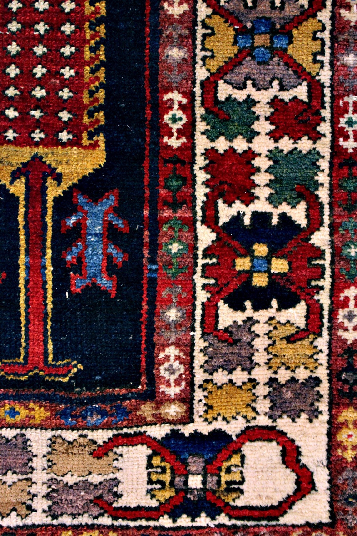 Antique Bakhtiari Handwoven Tribal Rug - Authentic Persian Wool Carpet - J67495 - Perfect for Living Room, Bedroom & Home Decor