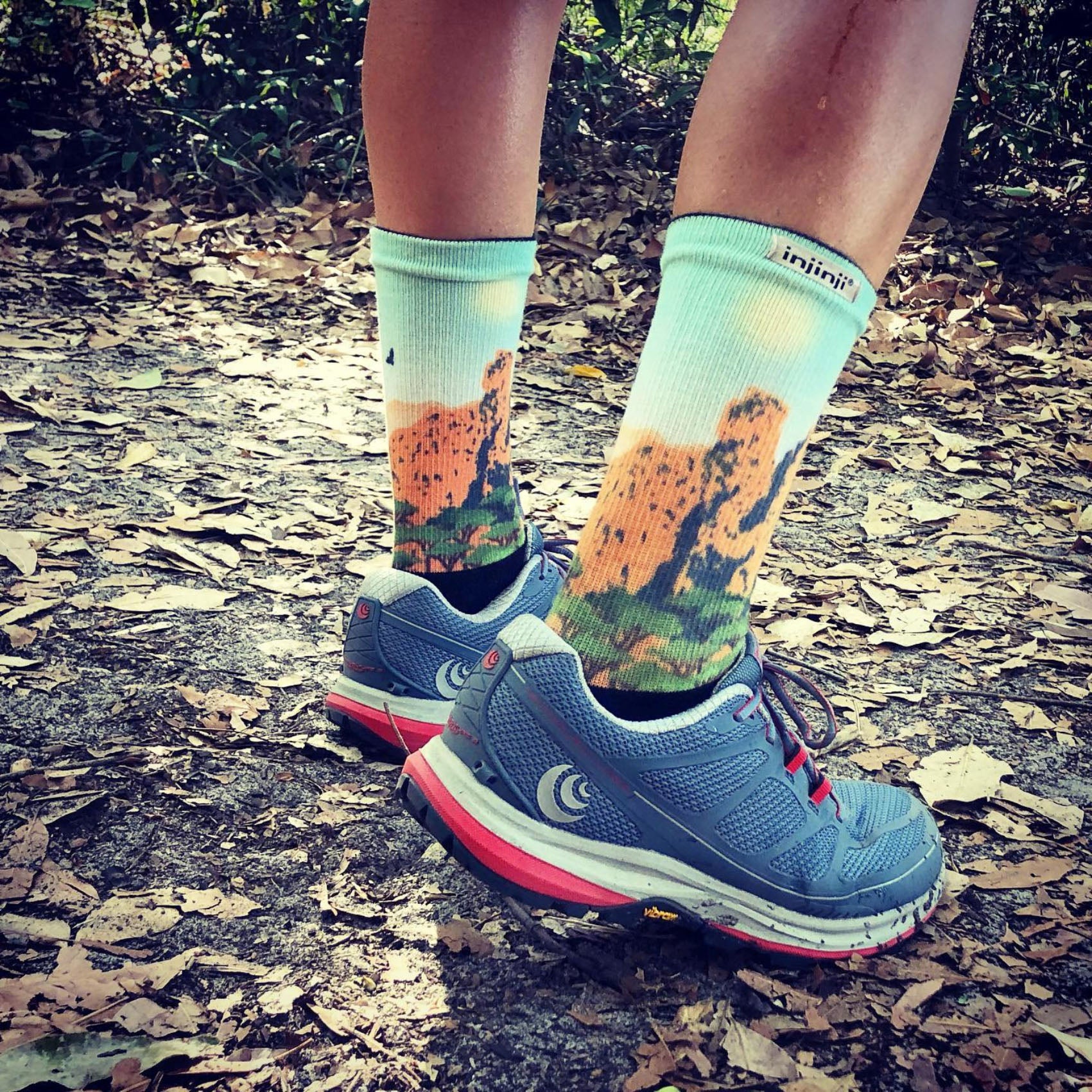Men's Injinji Trail Midweight Crew Socks - Australiana Design - Hiking, Running & Outdoor Adventure Socks for Toe Protection & Comfort