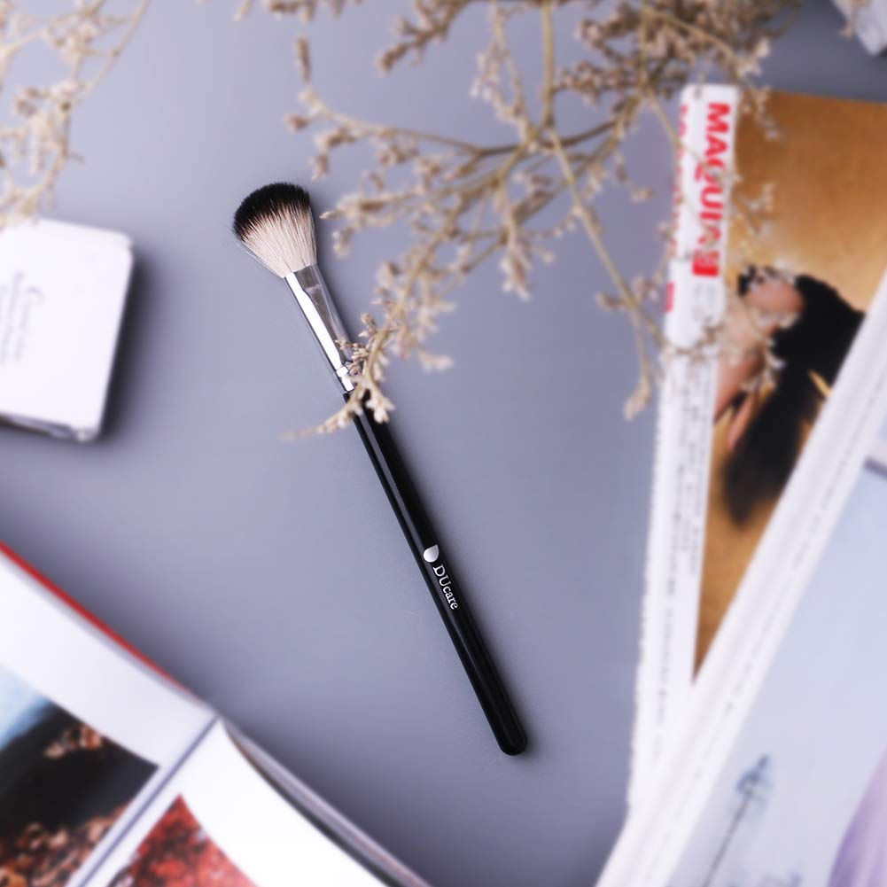 DUcare Professional Fan Highlighter Brush - Silvery & Black Makeup Brush for Blending Eyeshadow, Contouring & Blush - Perfect for Highlighting, Strobing & Detailed Makeup Application