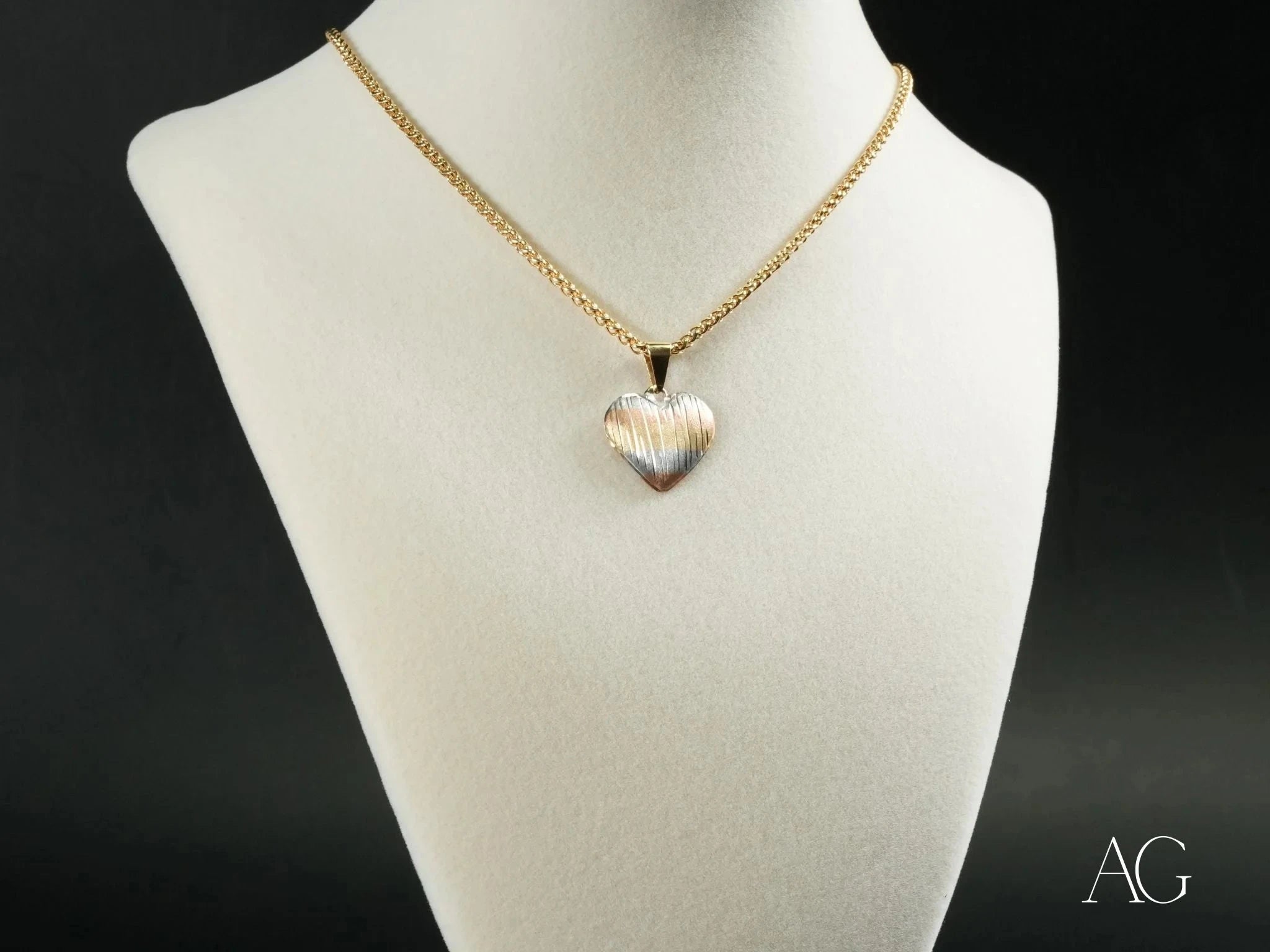 Elegant Three-Tone Heart Pendant Necklace - Perfect for Valentine's Day Gifts, Anniversary Presents & Romantic Occasions