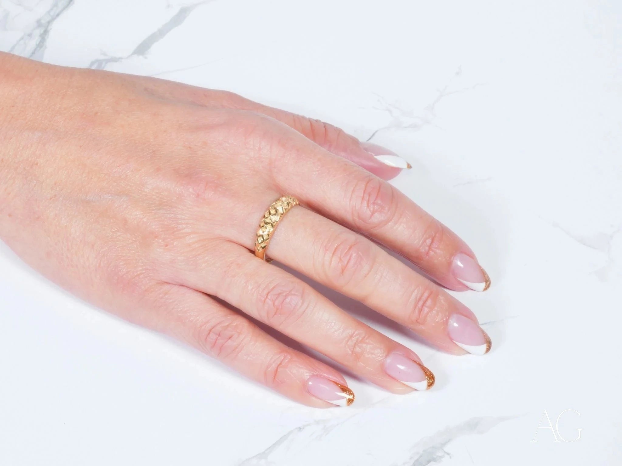 18k Gold Aparador Ring for Women - Elegant & Durable Jewelry Gift for Anniversary, Wedding, or Special Occasions