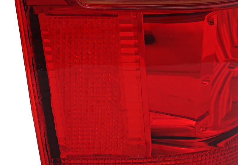 Toyota Highlander Tail Lights Lamps Set (2001-2003) - Left & Right Side Replacement - Enhance Safety & Style for Night Driving