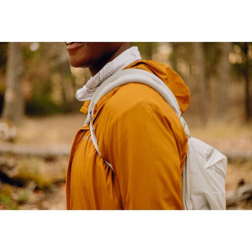 Peak Design Outdoor Sling 7L Cloud - Waterproof Camera Bag for Travel & Hiking - Compact Crossbody Sling Pack for DSLR, Mirrorless & Everyday Essentials (Perfect for Adventure Photography & Urban Commuting)