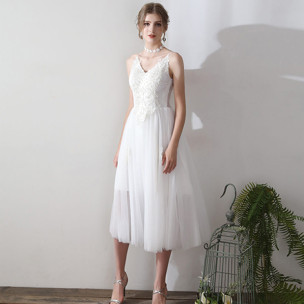 Elegant Ballet Spaghetti Straps V-Neck Lace Applique Tulle Short Wedding Dress for Bride - Perfect for Beach Weddings, Garden Parties & Romantic Photoshoots