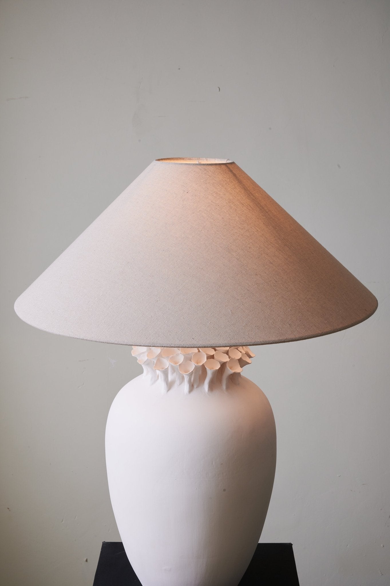 Blossom Crest Ceramic Table Lamp - Elegant Home Decor for Living Room, Bedroom & Office - Soft Lighting Accent for Cozy Ambiance