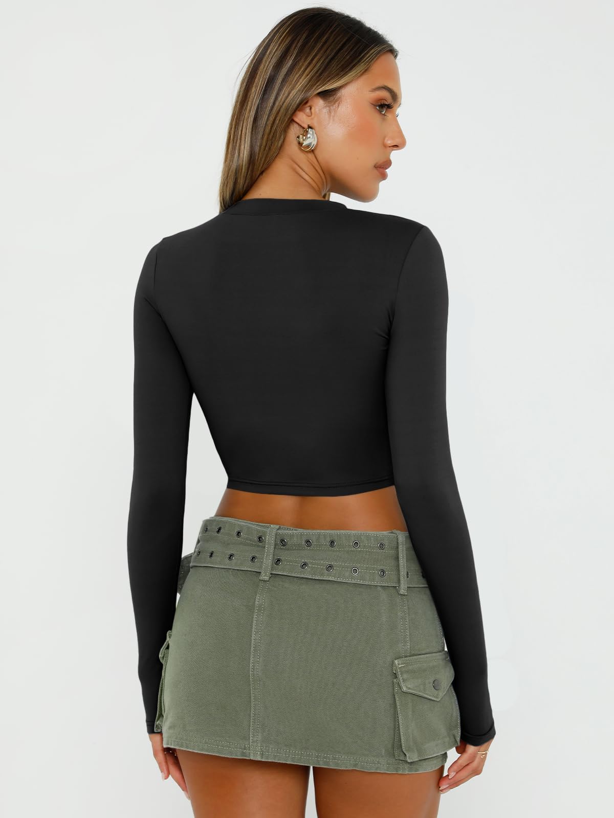 Trendy Queen Women's Long Sleeve Crop Tops - Slim Fitted Basic Shirts for Teen Girls | Y2K Fashion 2025 | Perfect for Going Out, Parties & Casual Wear