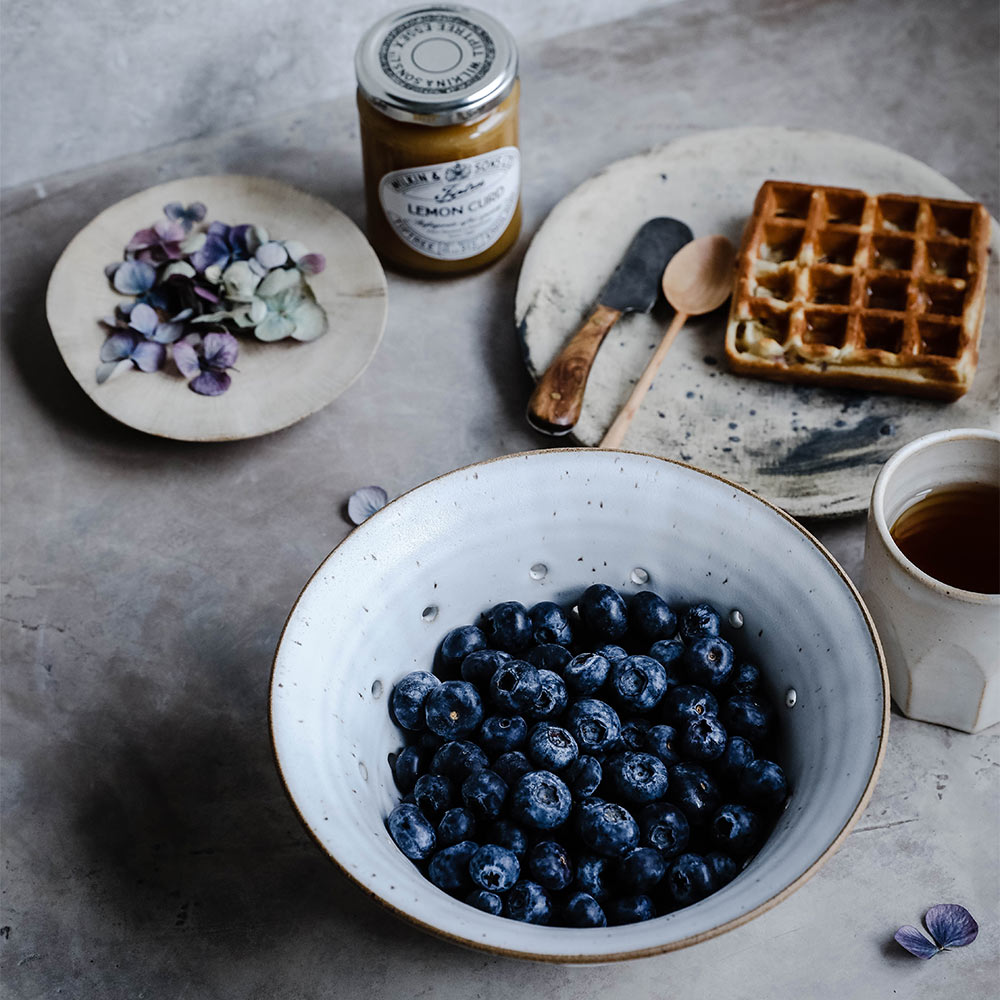 Ceramic Speckled Berry Bowl - Elegant Fruit Serving Dish for Breakfast, Dessert & Table Decor - Perfect for Berries, Snacks & Entertaining