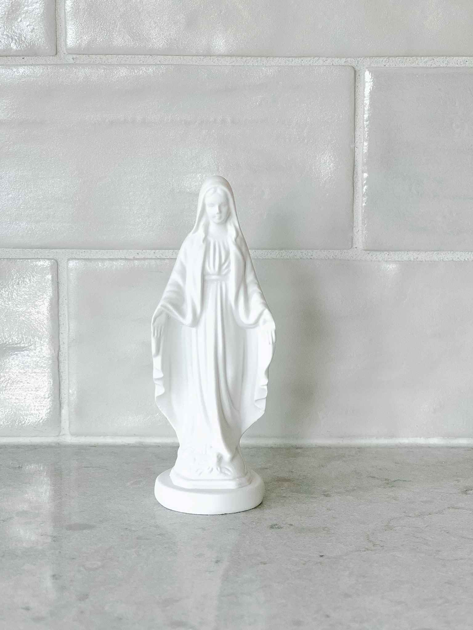 Petite Mary Statue - Elegant Religious Home Decor for Prayer & Meditation | Perfect for Catholic Gifts, Church Altars & Spiritual Spaces