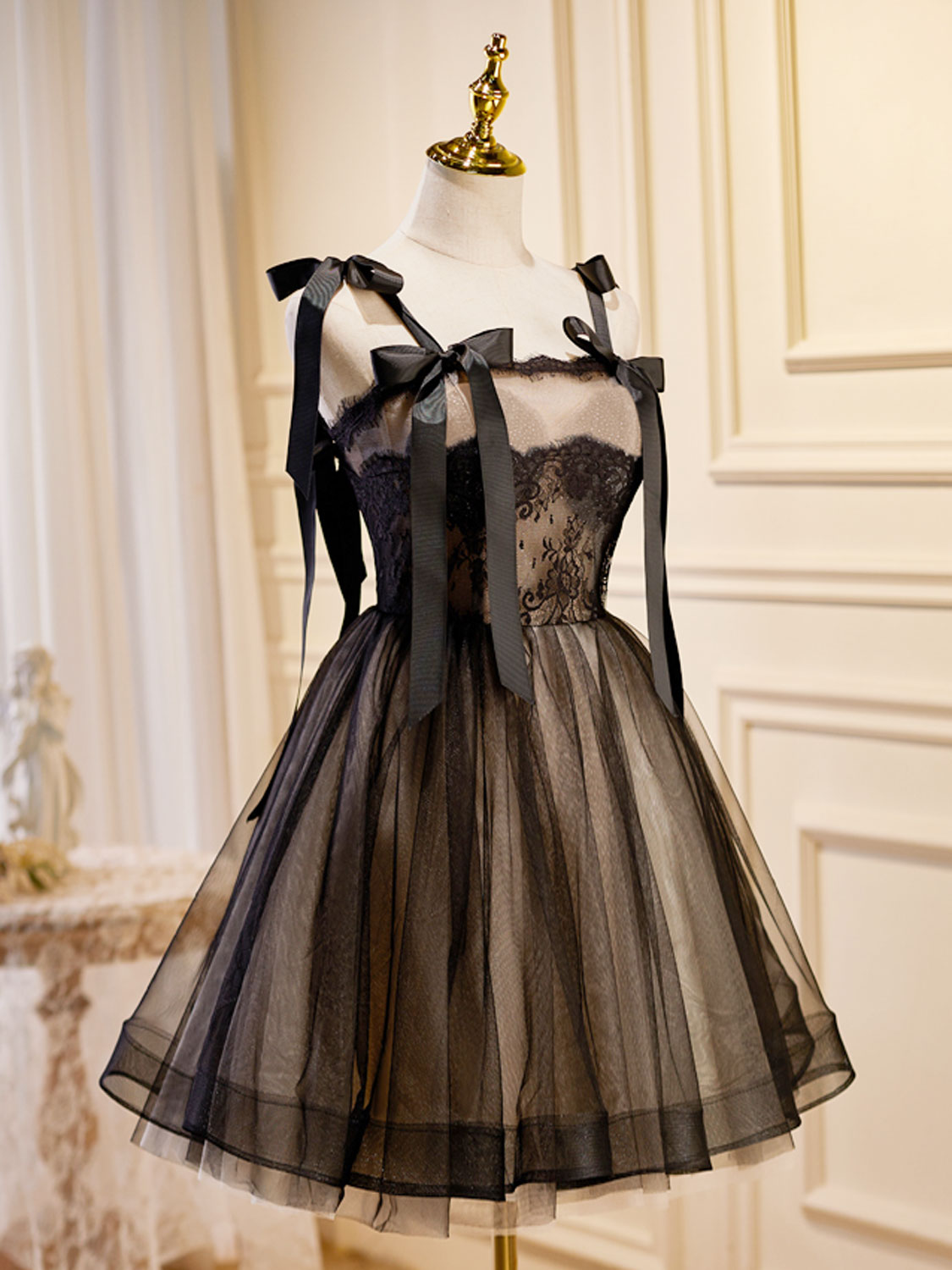 Elegant Black A-Line Tulle Lace Short Prom Dress | Homecoming Party Dress for Teens | Perfect for Dances, Formals & Special Occasions