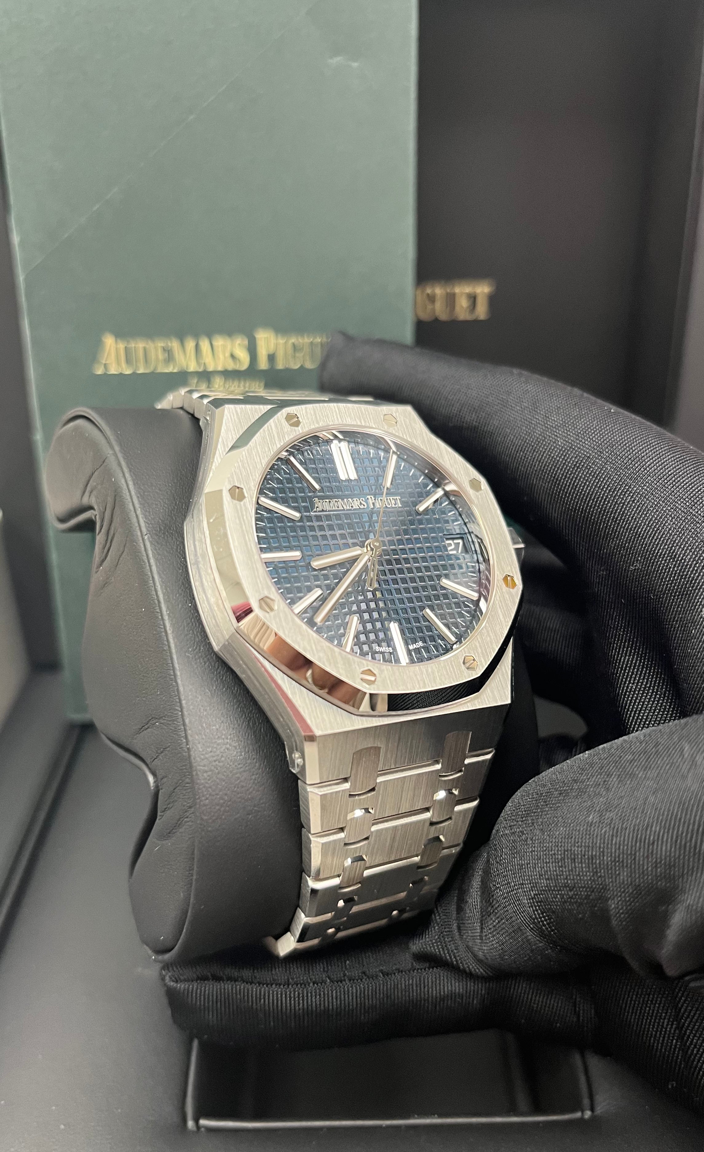 Audemars Piguet Royal Oak 41mm Men's Luxury Watch - Stainless Steel Case, Blue Dial (Ref.15510ST.OO.1320ST.06) - Perfect for Business, Formal Events & Luxury Collectors