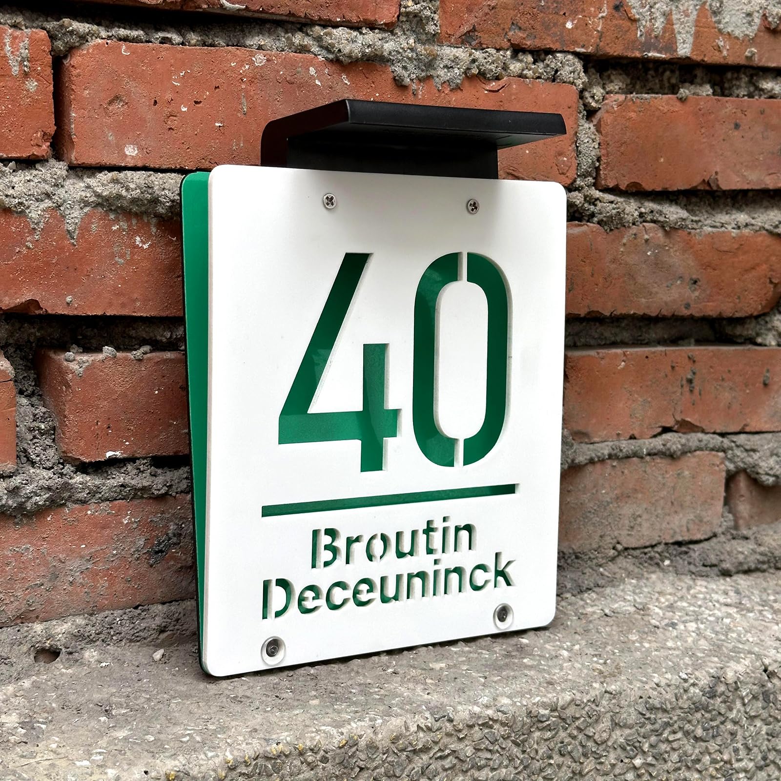 GUANKE Solar Light House Numbers Plaques - Modern Outdoor Address Sign with Solar Lighting for UK Homes | Perfect for Front Door, Garden Gate & Mailbox Visibility