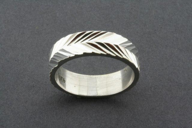 Diamond Cut Arrow Band Ring - Sterling Silver Jewelry for Women, Men - Perfect for Weddings, Anniversaries & Everyday Fashion